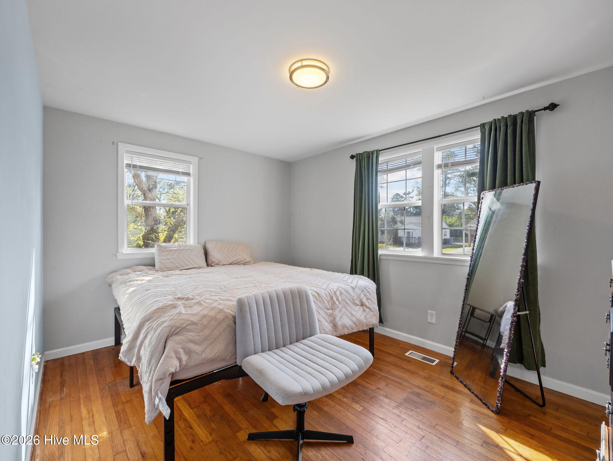 100565303 | Photo 13