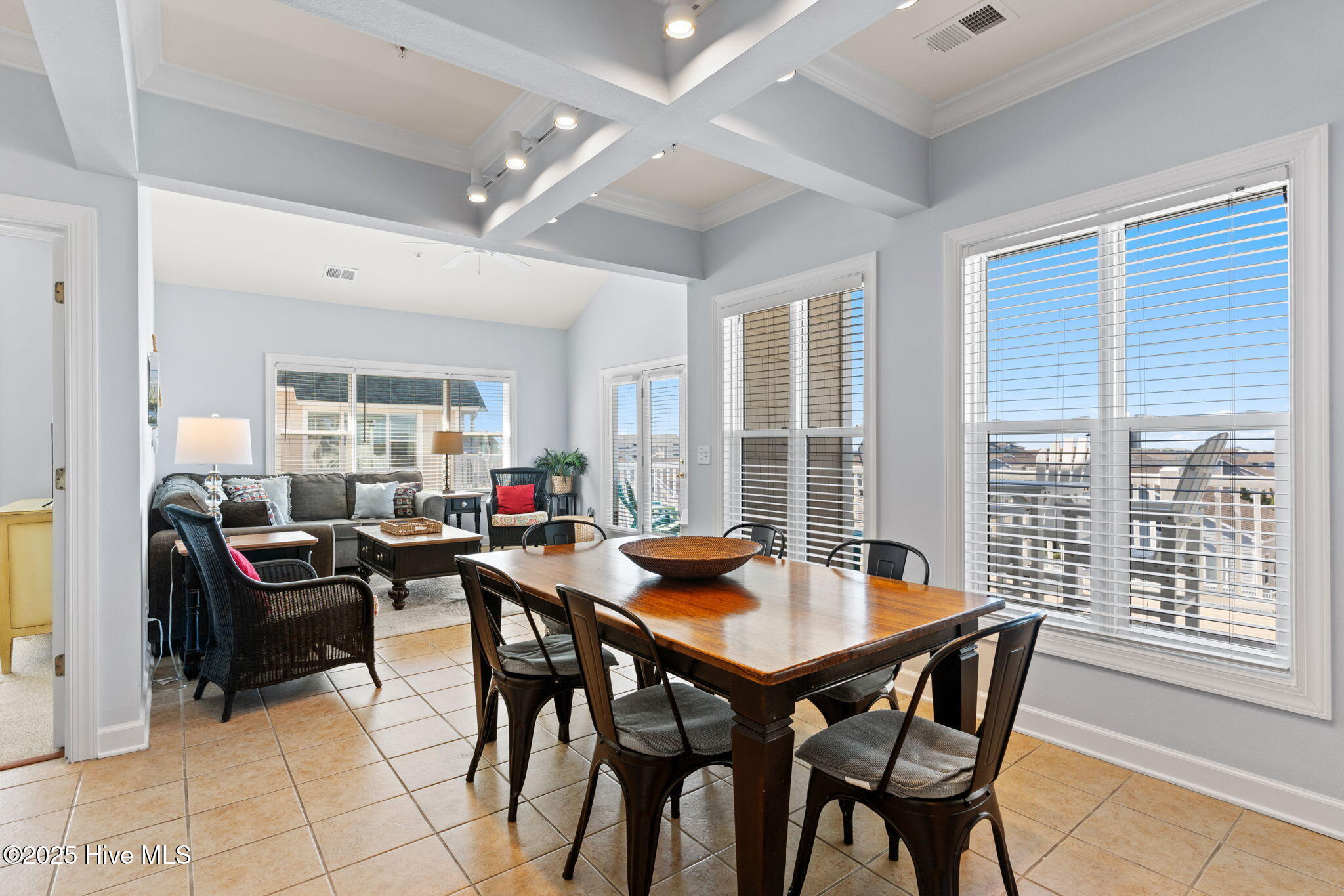 100536833 | Photo 25