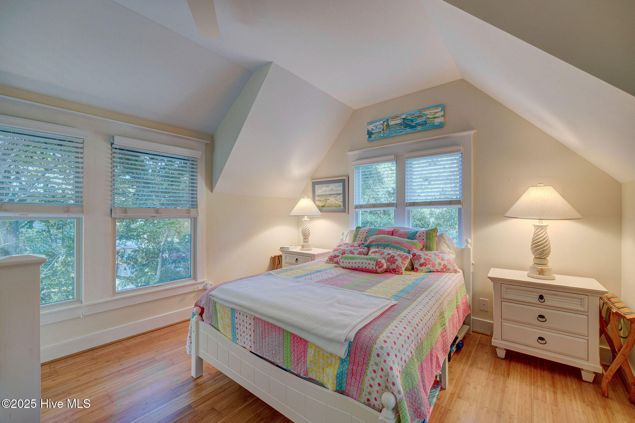 100531577 | Photo 35