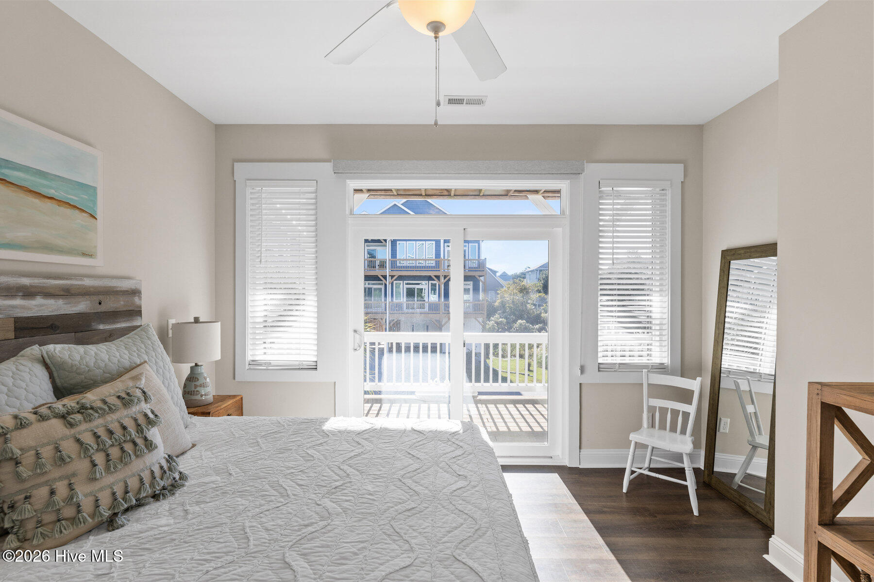 100555892 | Photo 24