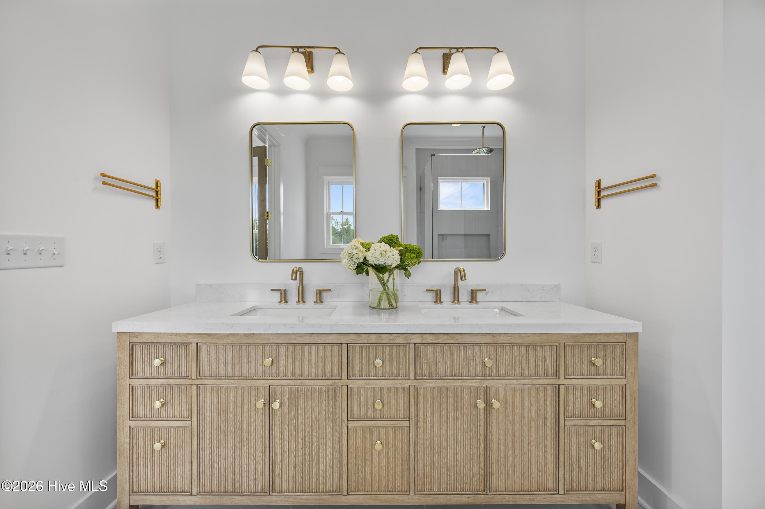 100570401 | Photo 15