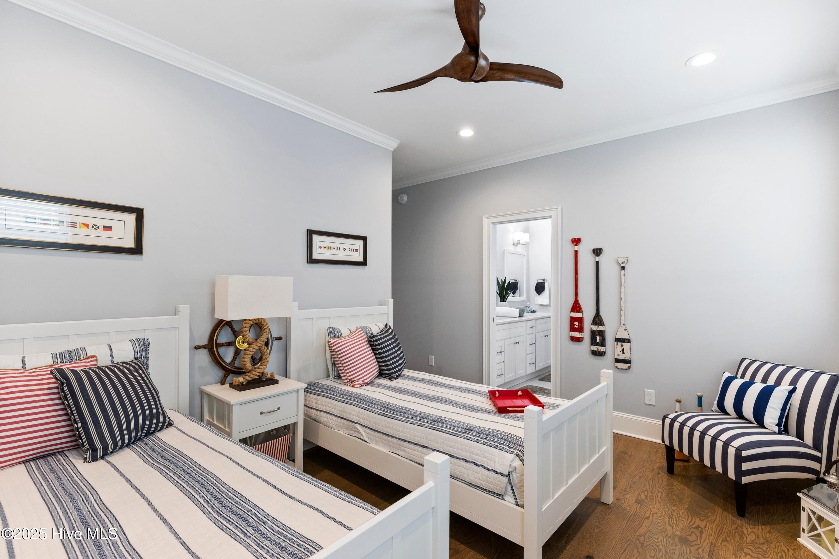 100532410 | Photo 64