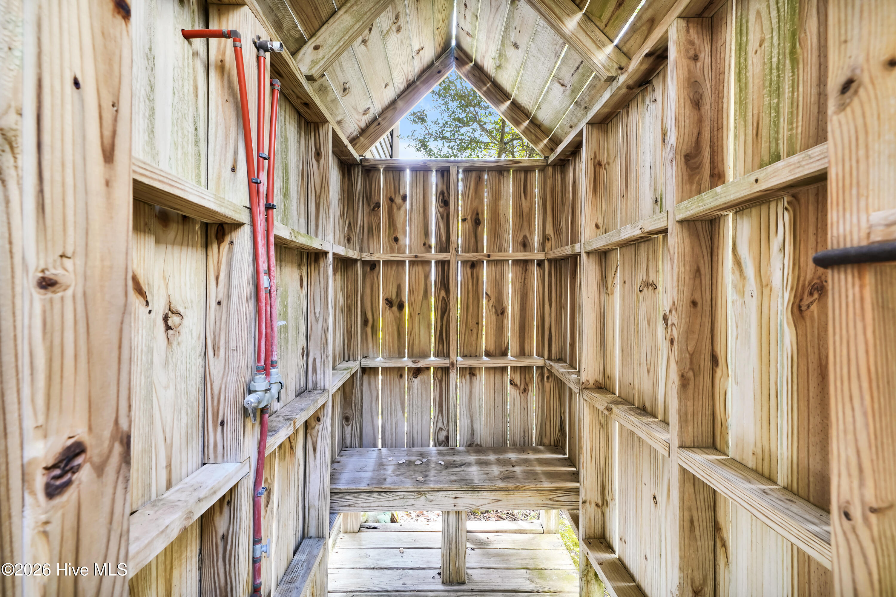 100550810 | Photo 40