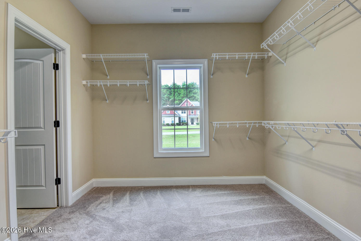 100550351 | Photo 33