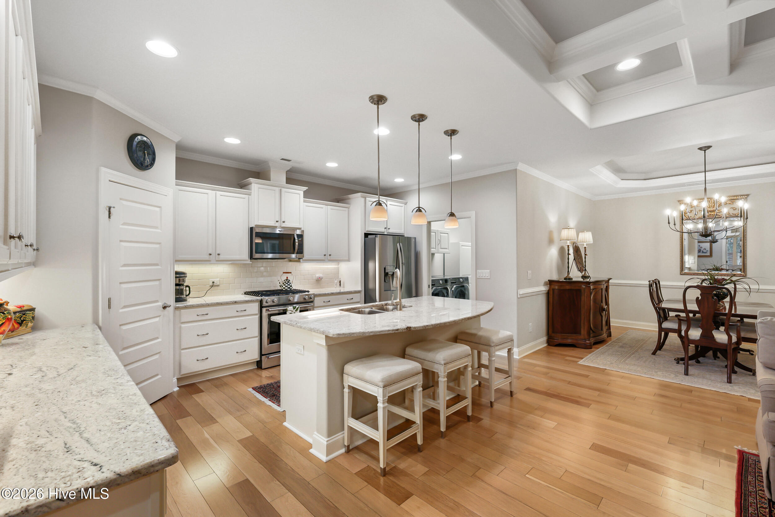 100561173 | Photo 22