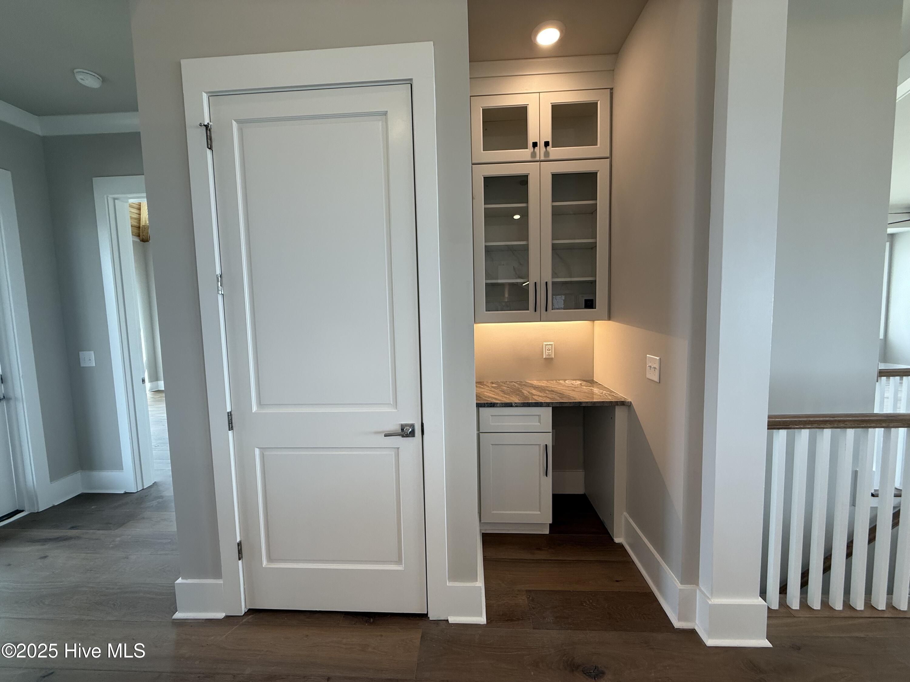 100498103 | Photo 26