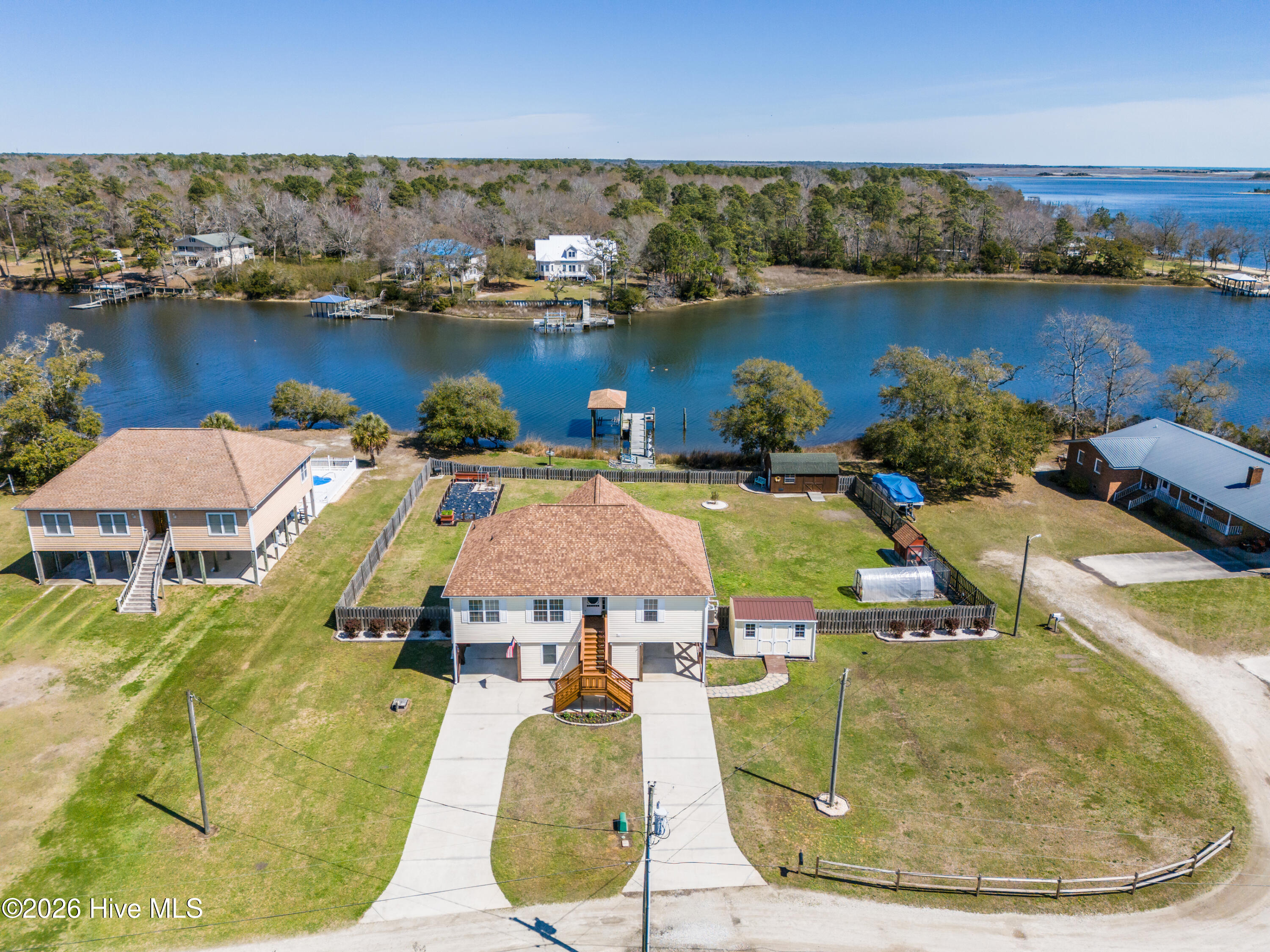 100561433 | Photo 49