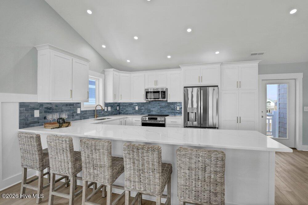 100552100 | Photo 12