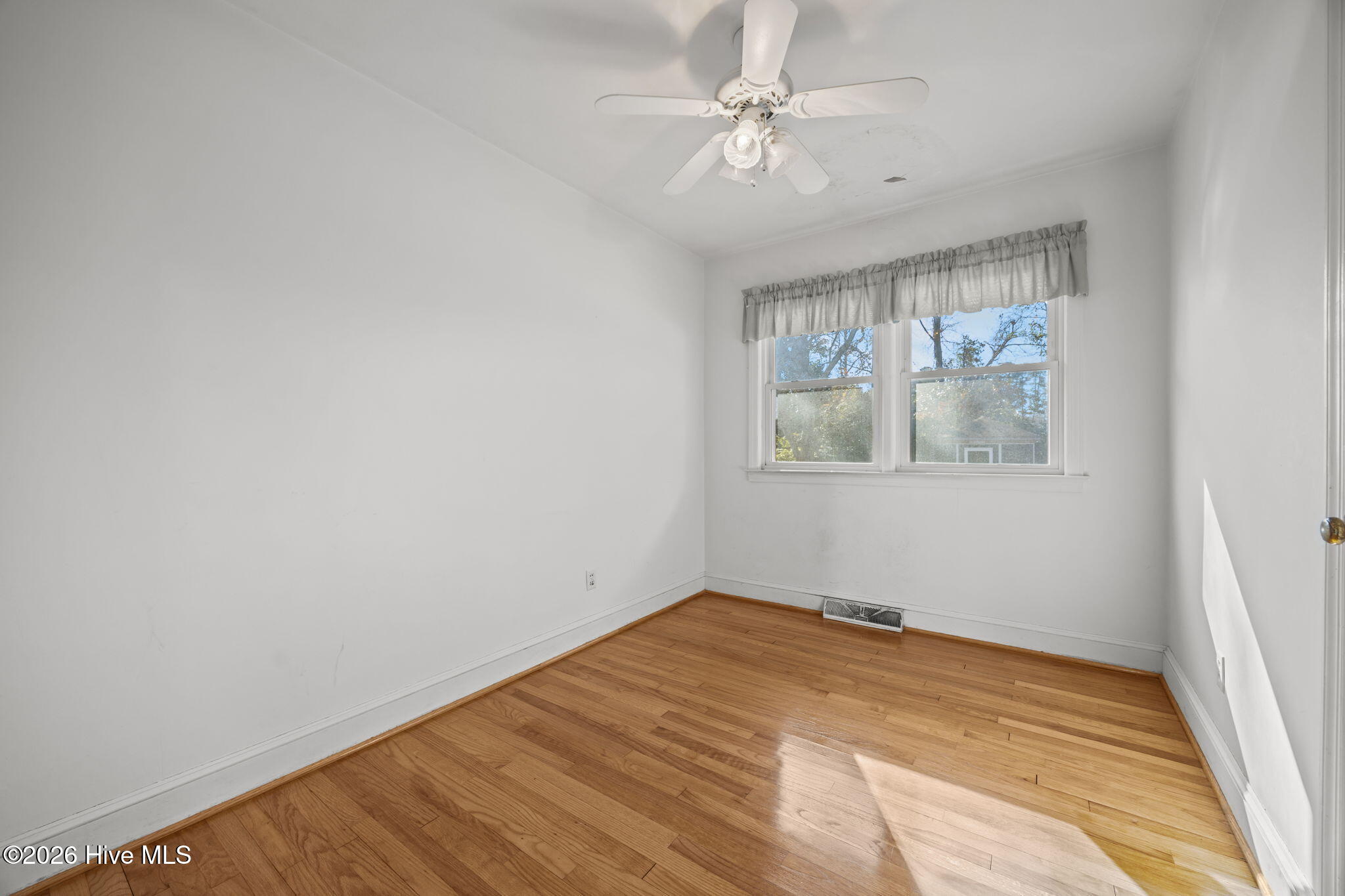 100547084 | Photo 24