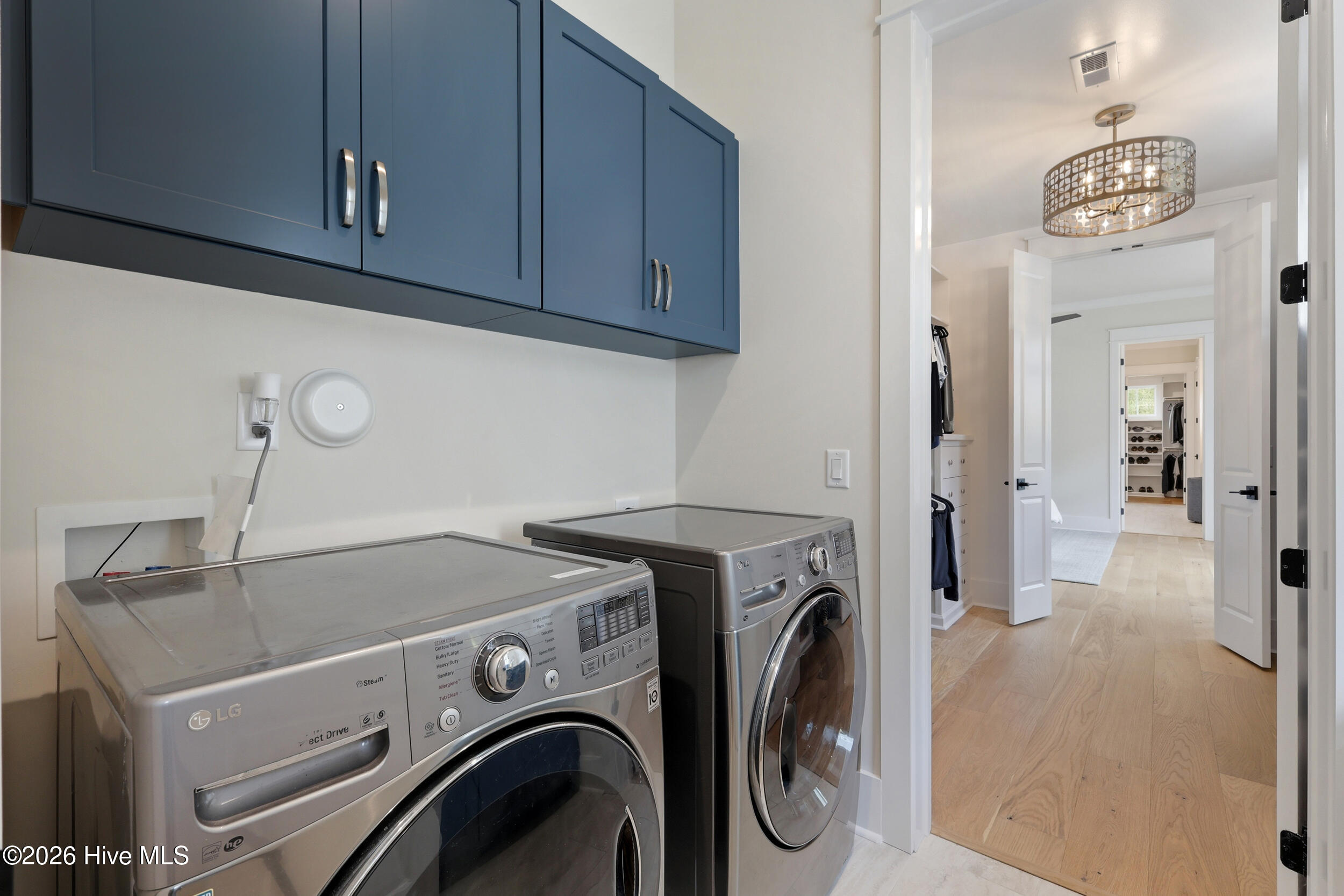 100566937 | Photo 49