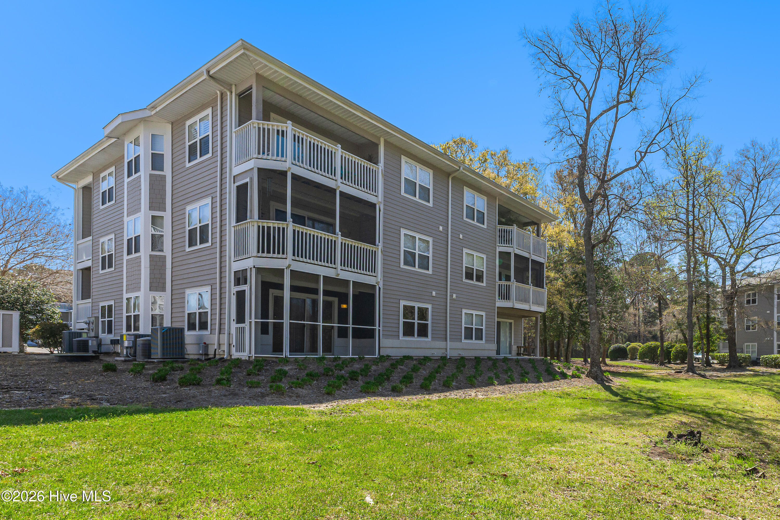 100562501 | Photo 45