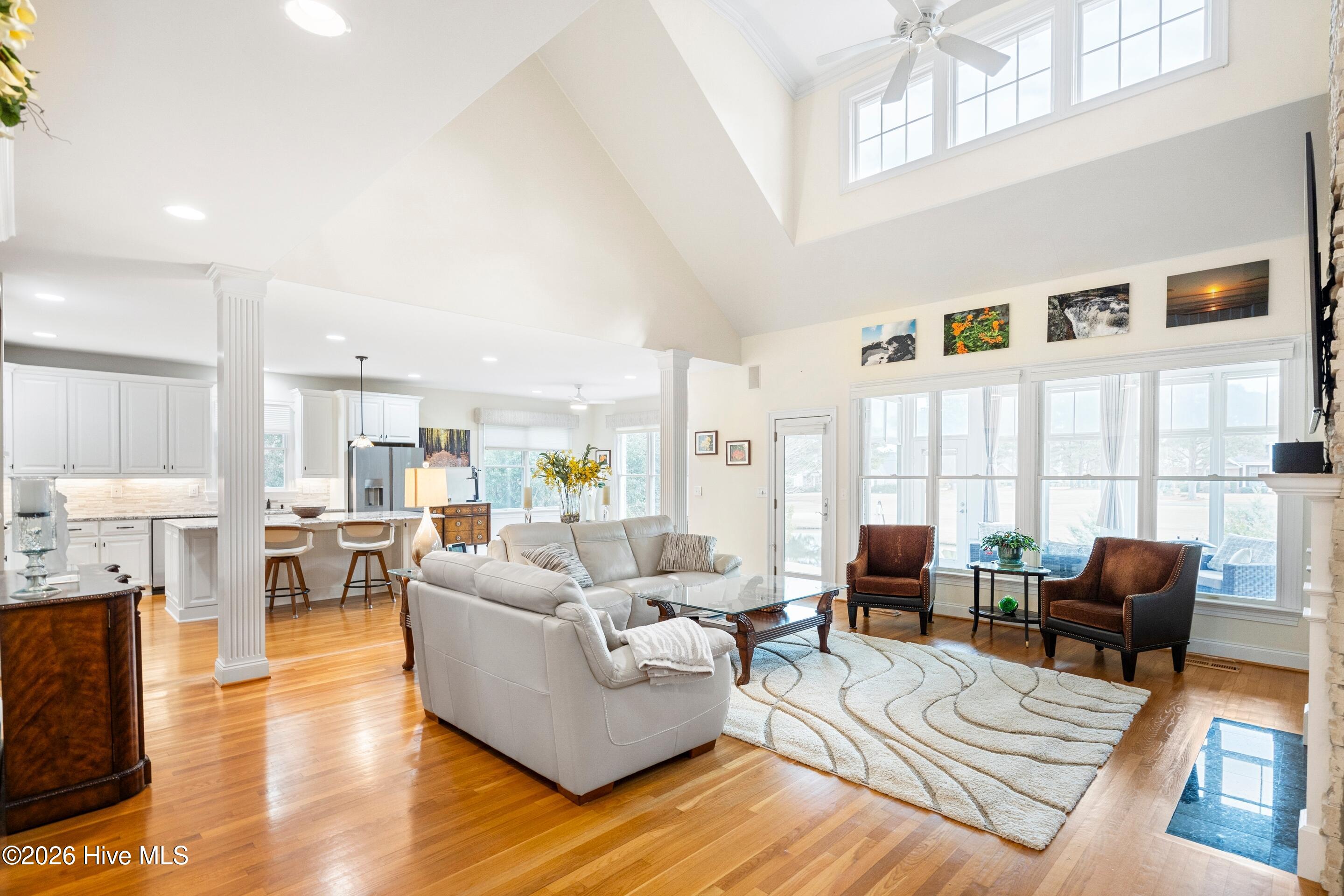 100548933 | Photo 12