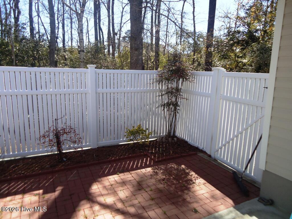 100549406 | Photo 14