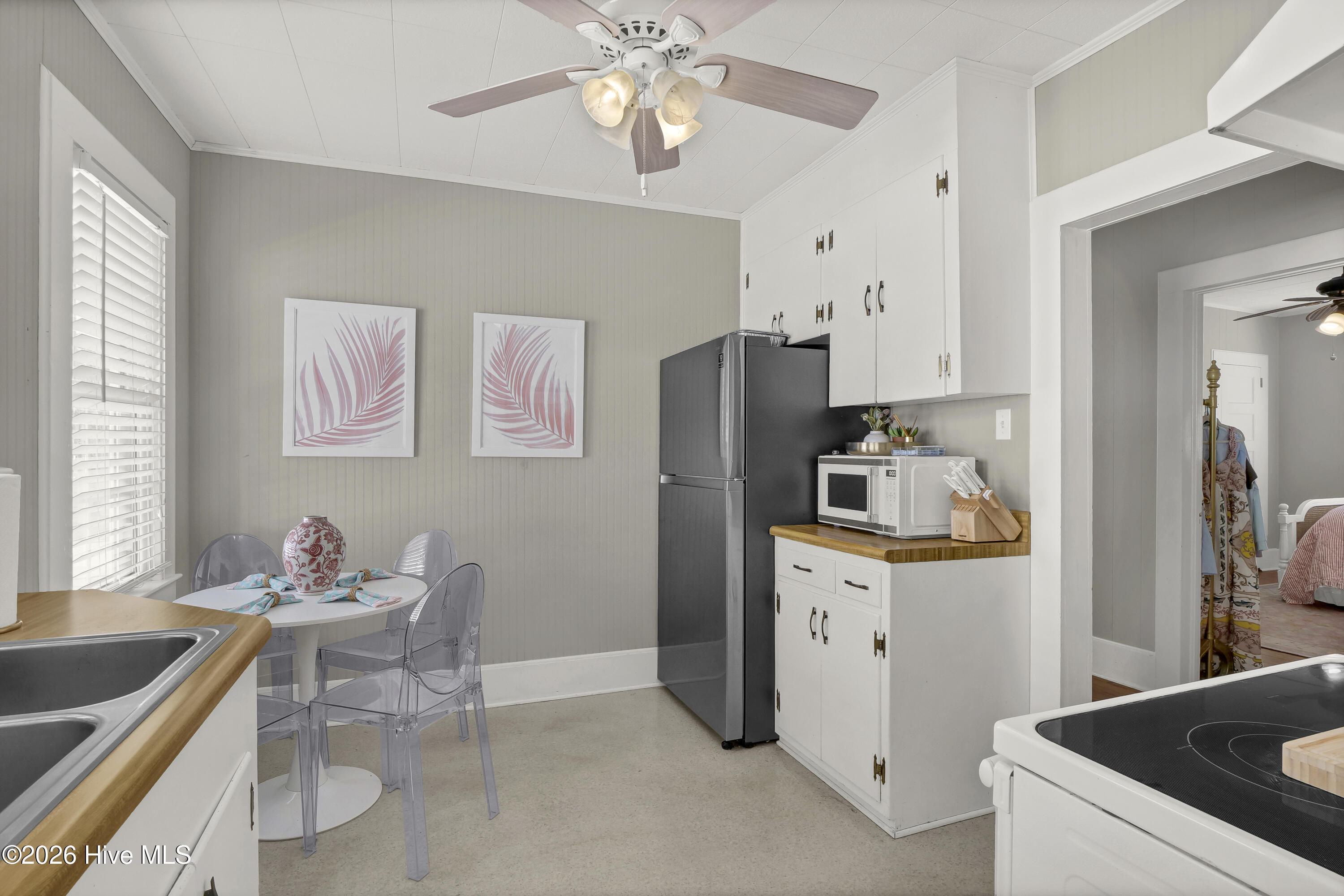 100549449 | Photo 16