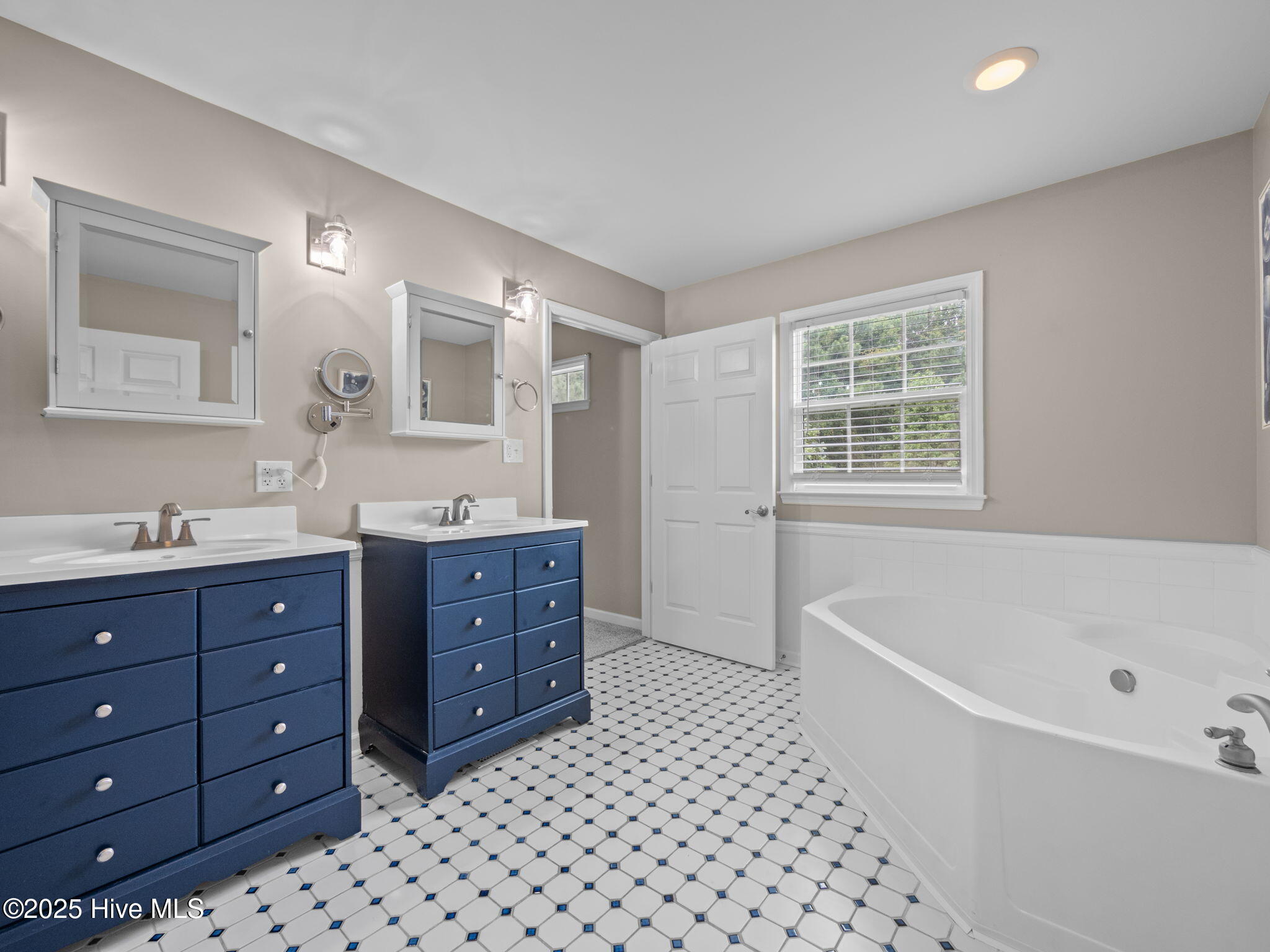 303 Robert Scott Circle, Swansboro, NC 28584 – photo 24: 33-web-or-mls-P8190134