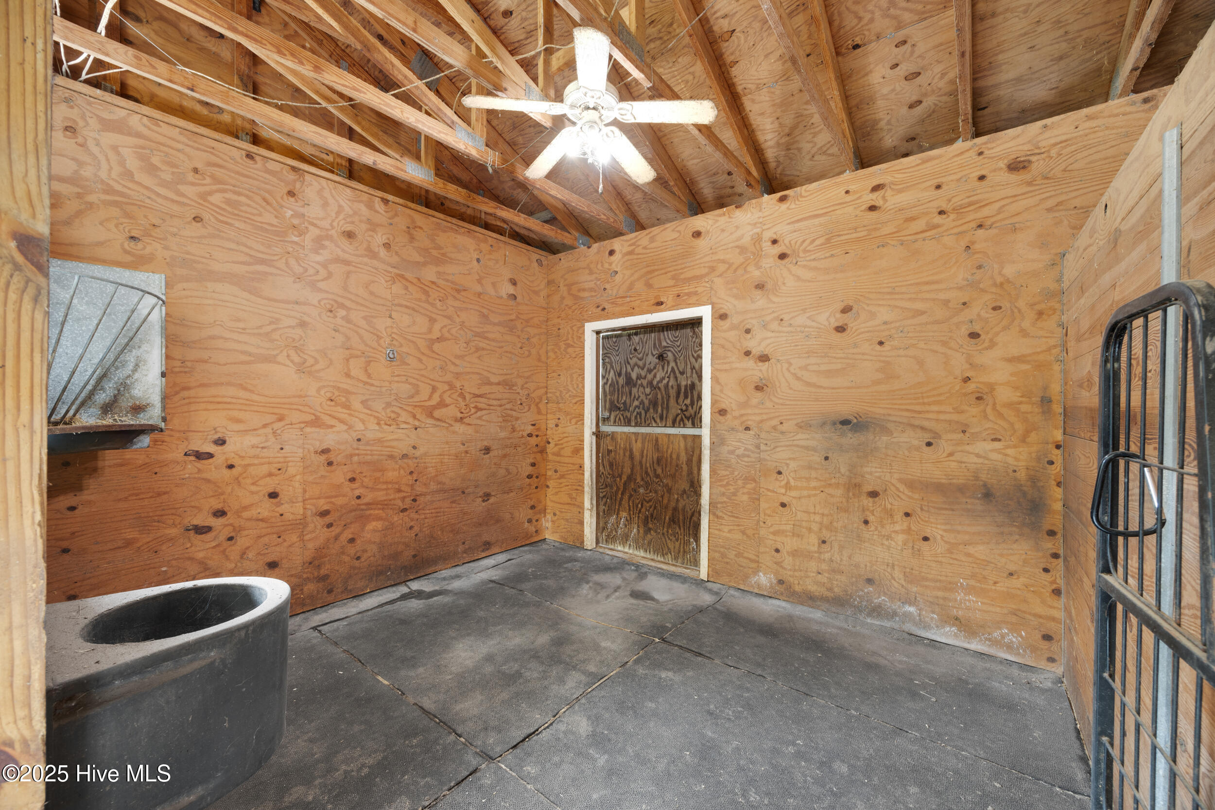 100538720 | Photo 76