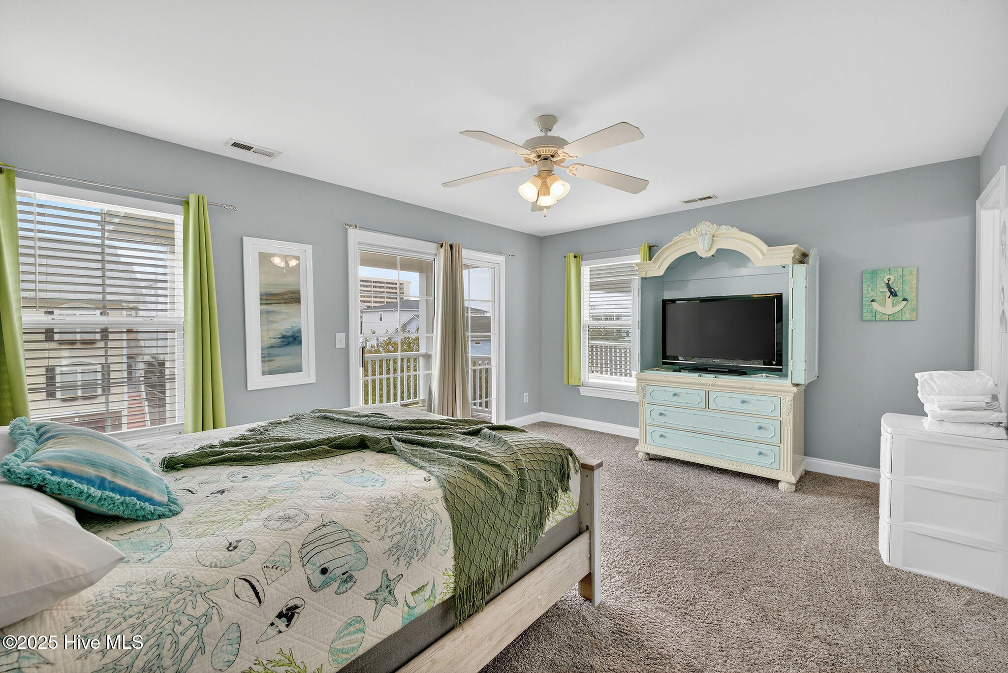 100536023 | Photo 26