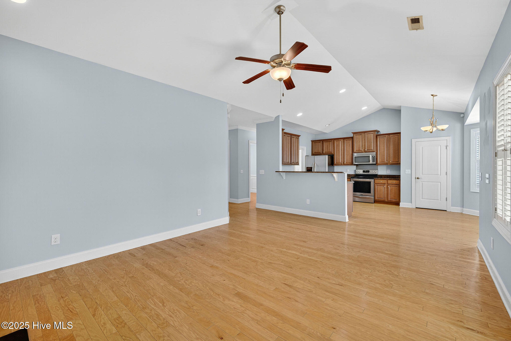 100535403 | Photo 21