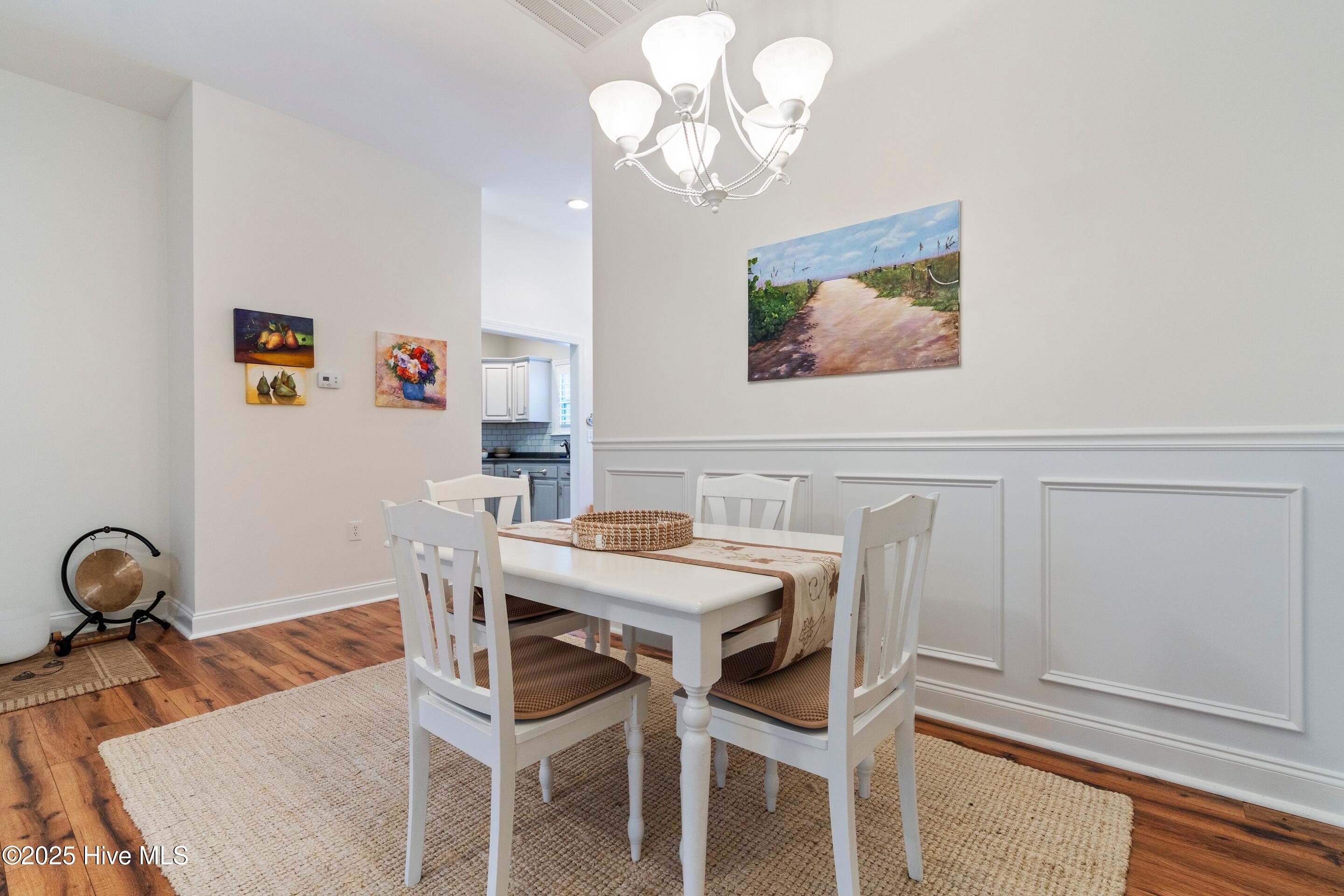 100563476 | Photo 13