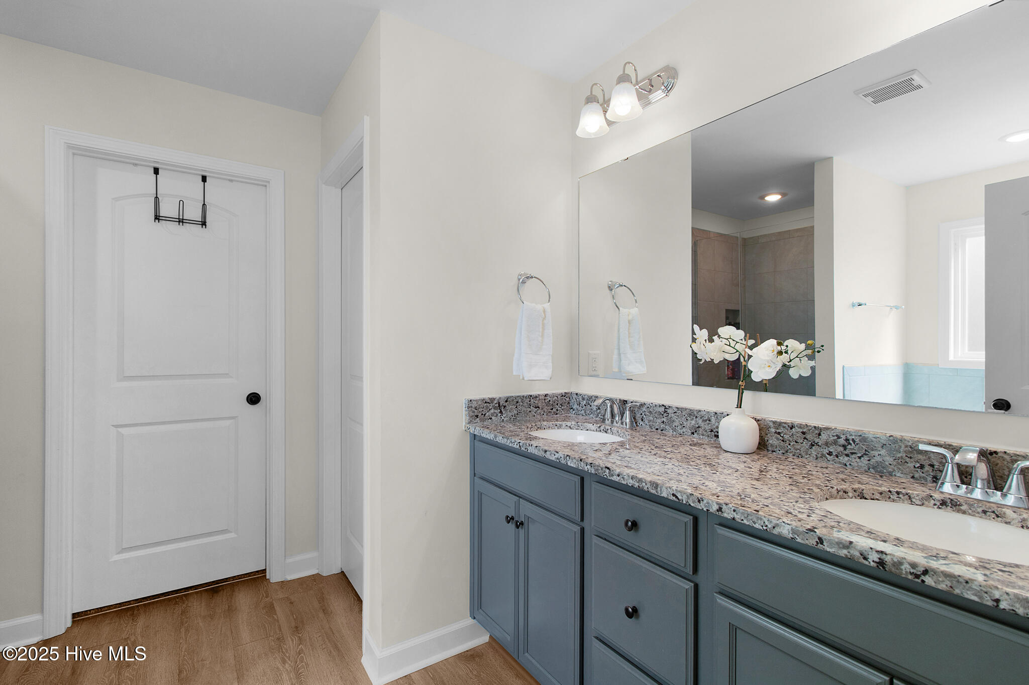 100532125 | Photo 20