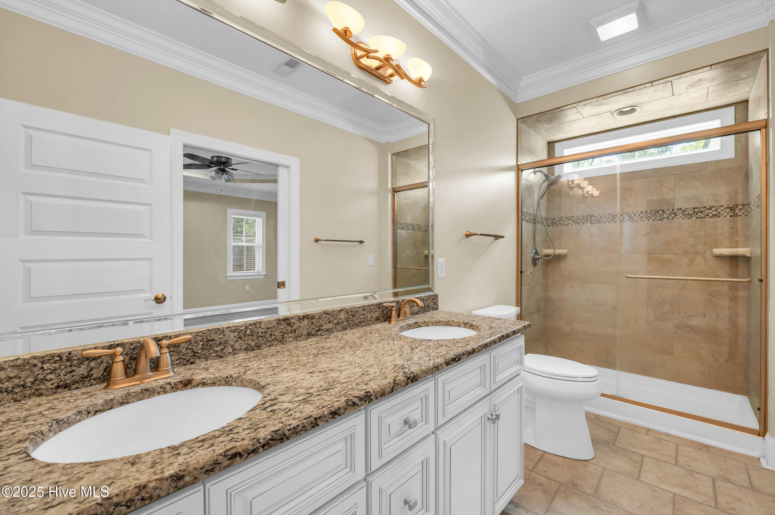 100499917 | Photo 11