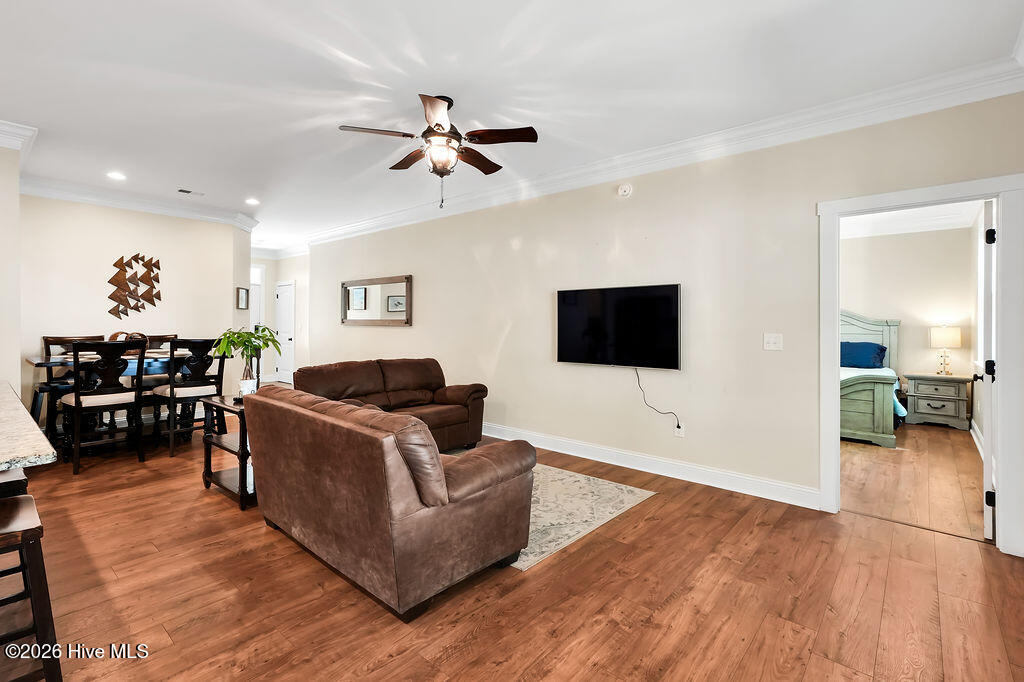 100568097 | Photo 11