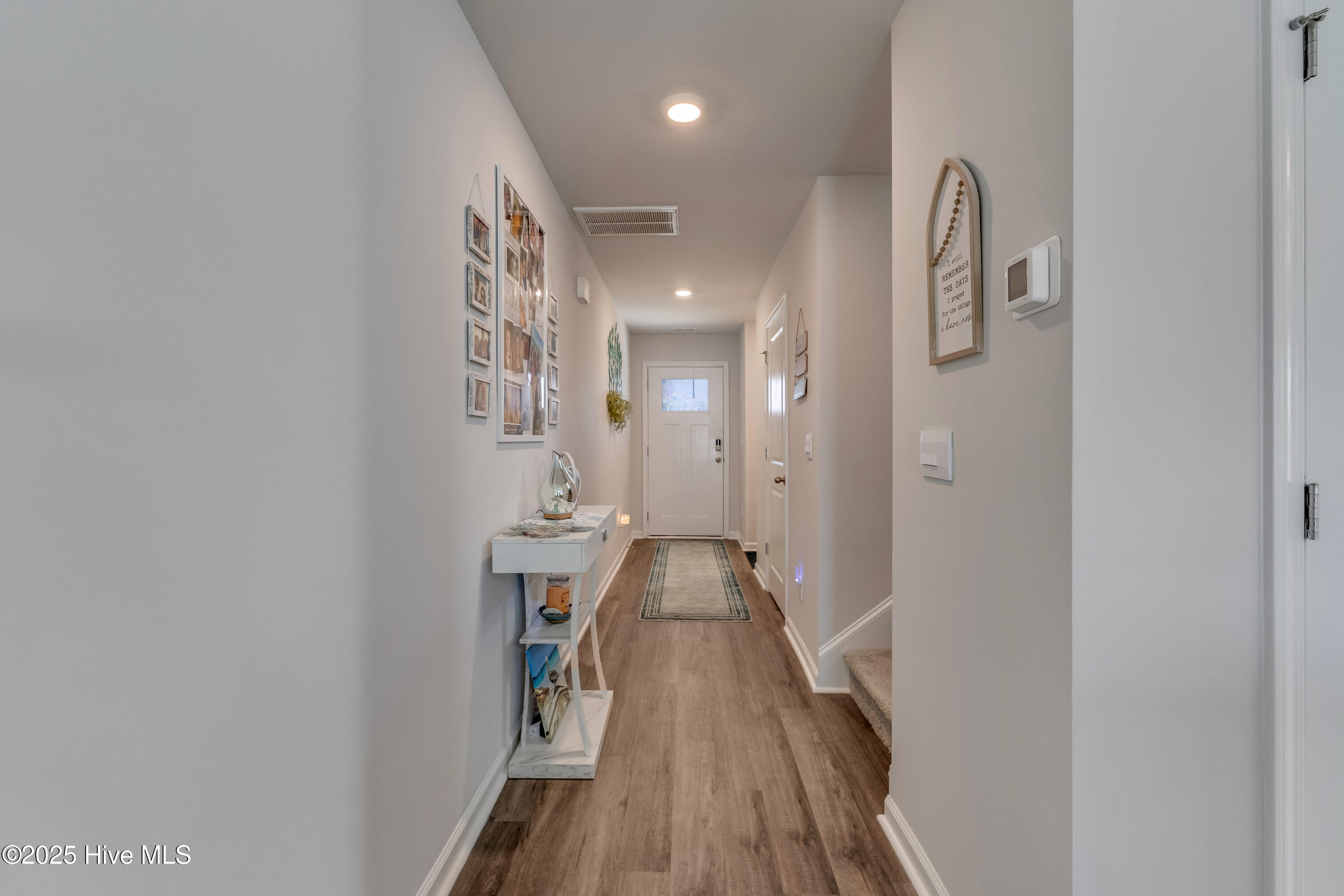 3146 Lobelia Lane-print-004-004-Hallway-