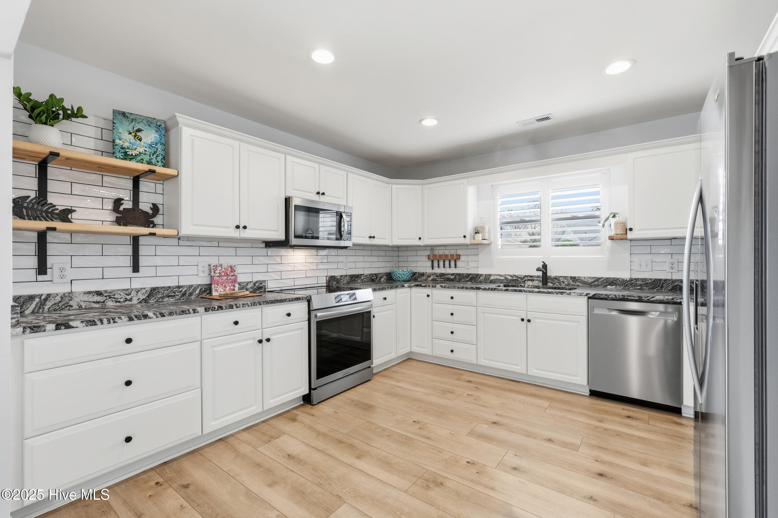 100536541 | Photo 12