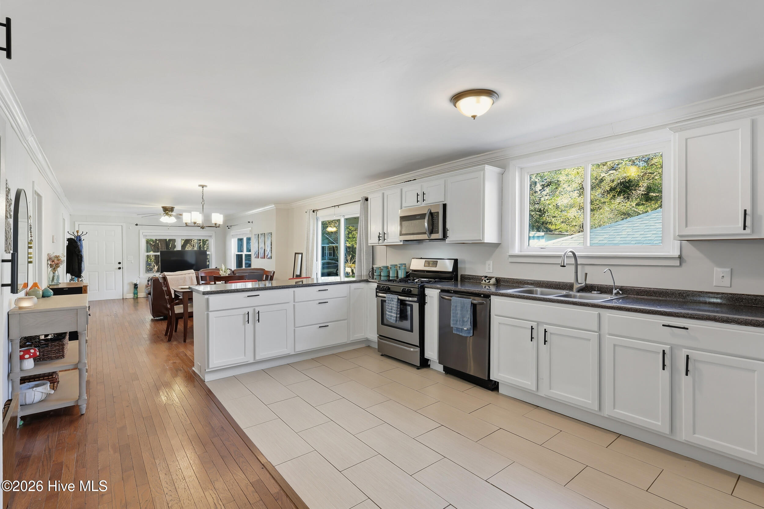 100551685 | Photo 14