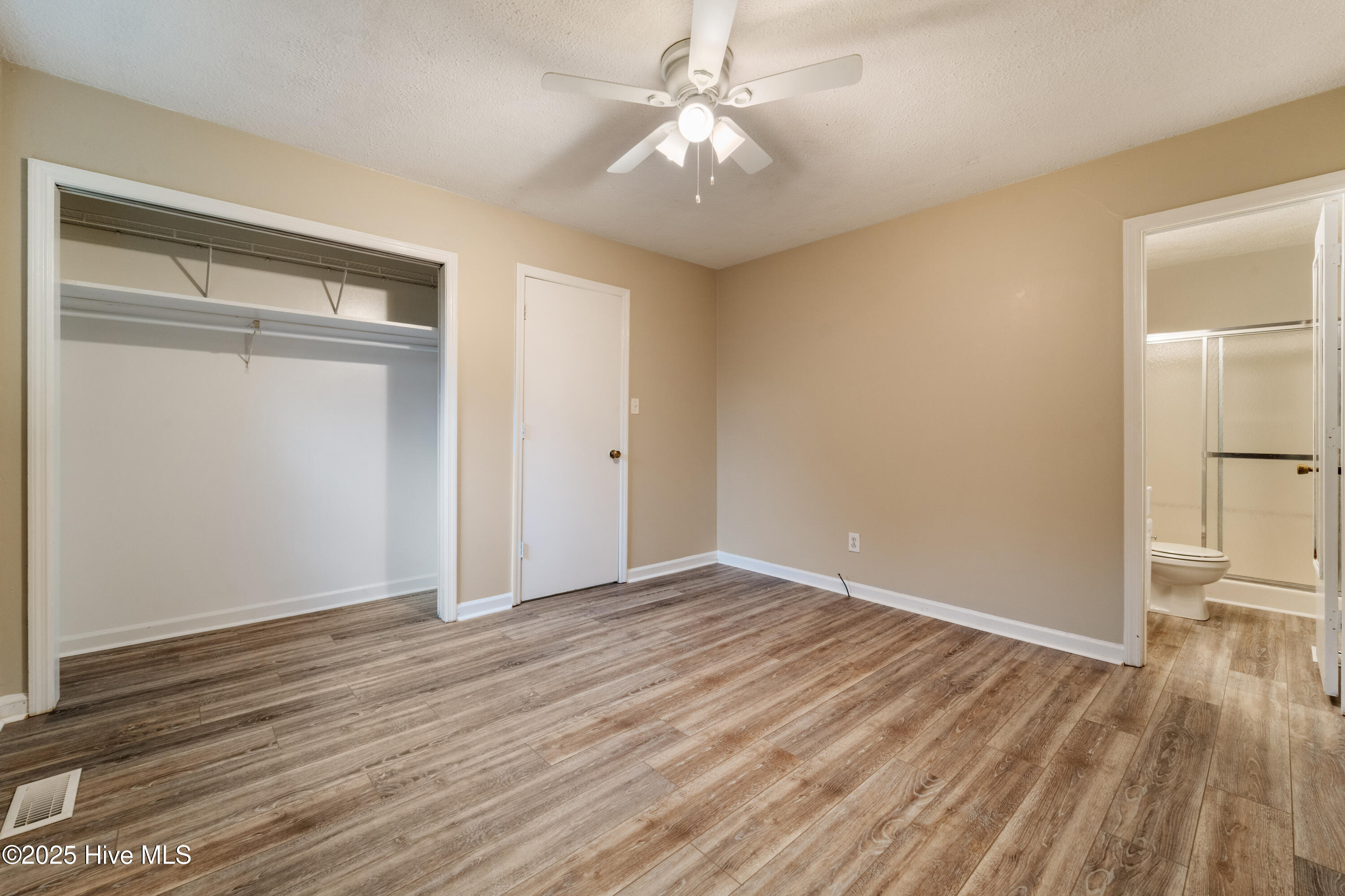 100520678 | Photo 14