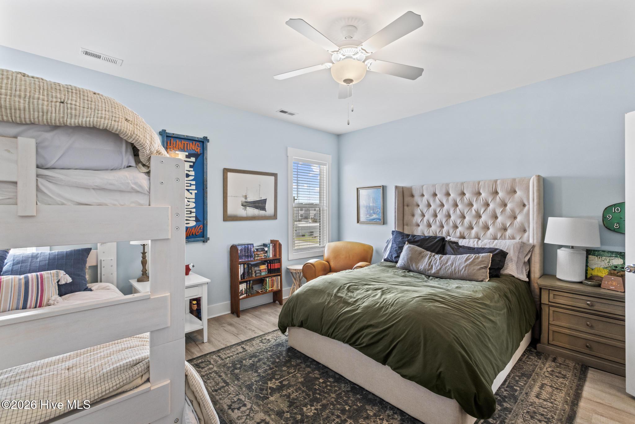 100562400 | Photo 26