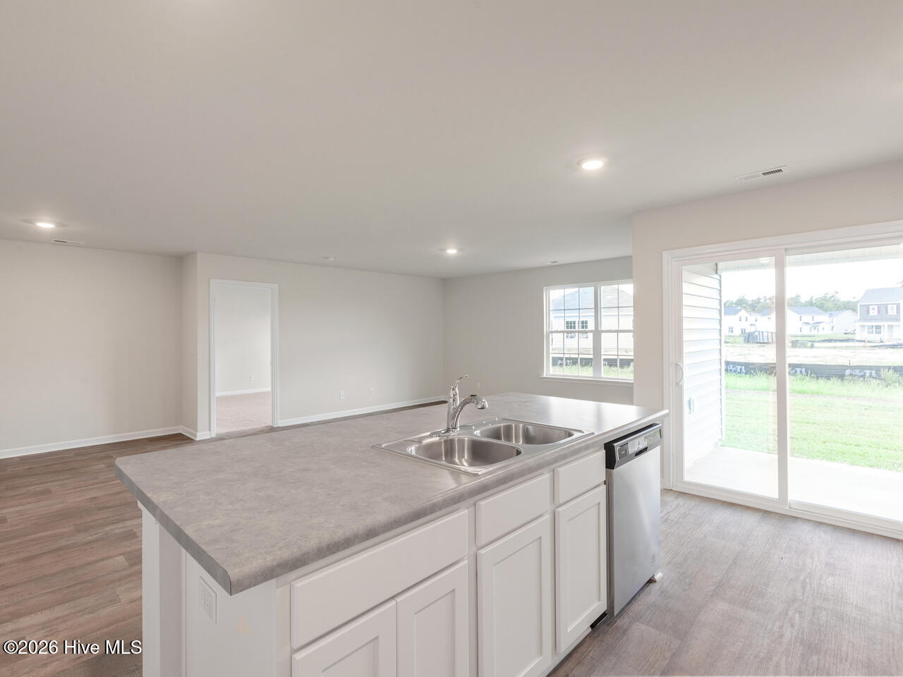 100547895 | Photo 11