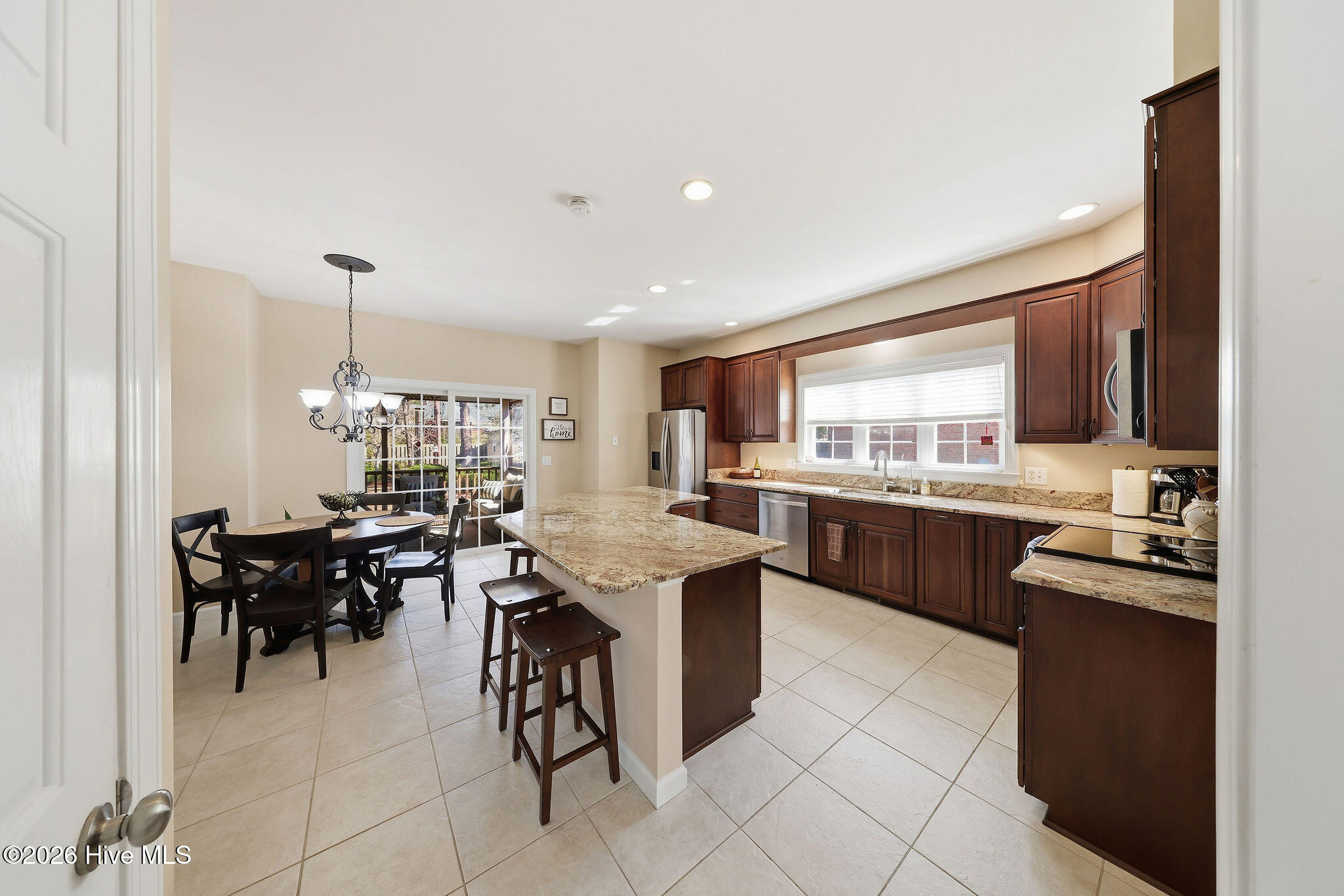 100556784 | Photo 27