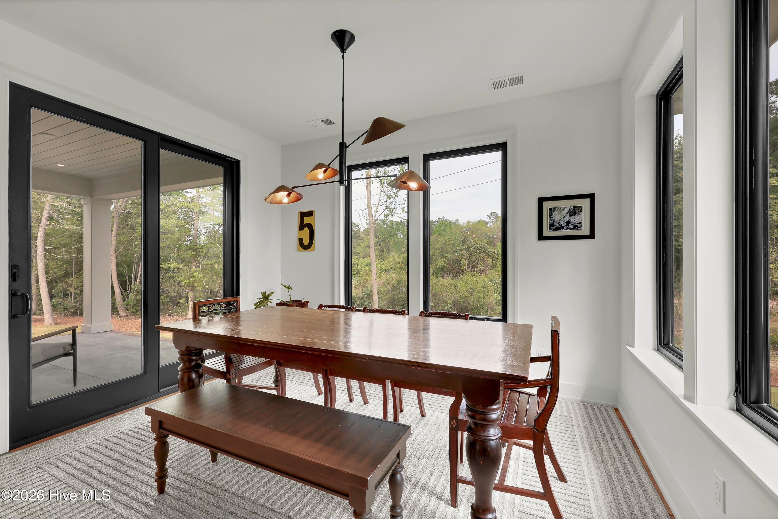 100565656 | Photo 16