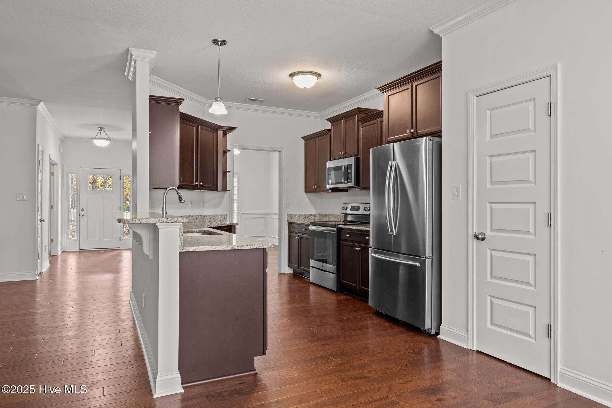 100544125 | Photo 11