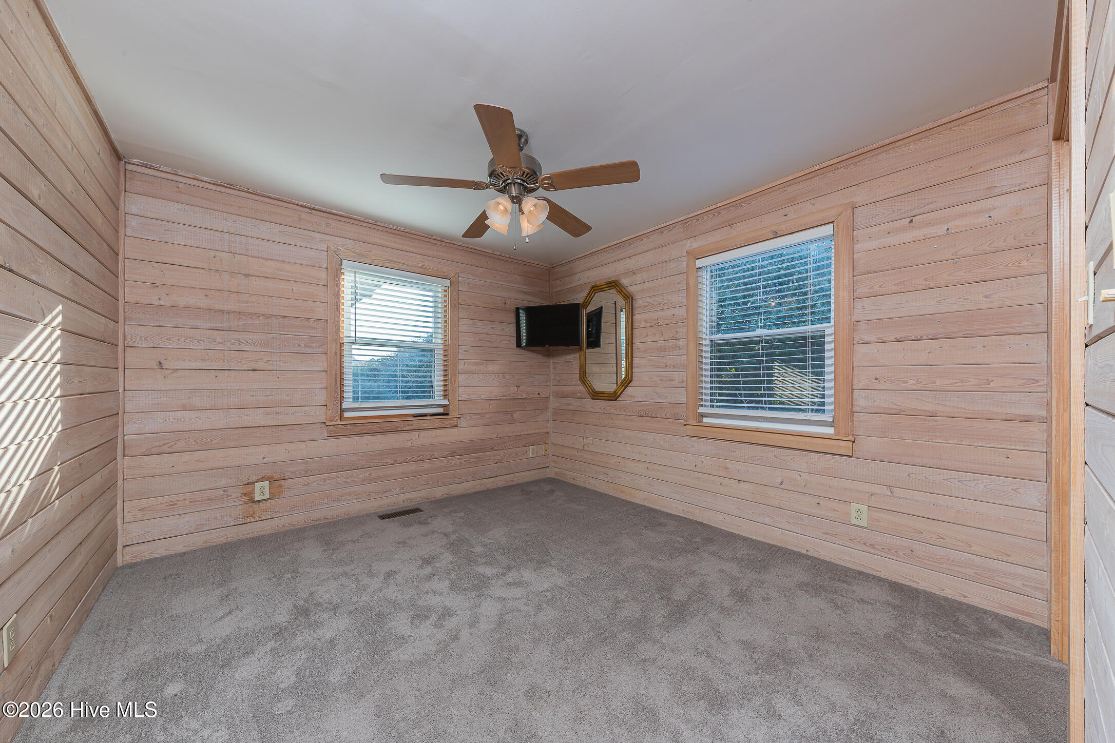 100560422 | Photo 31