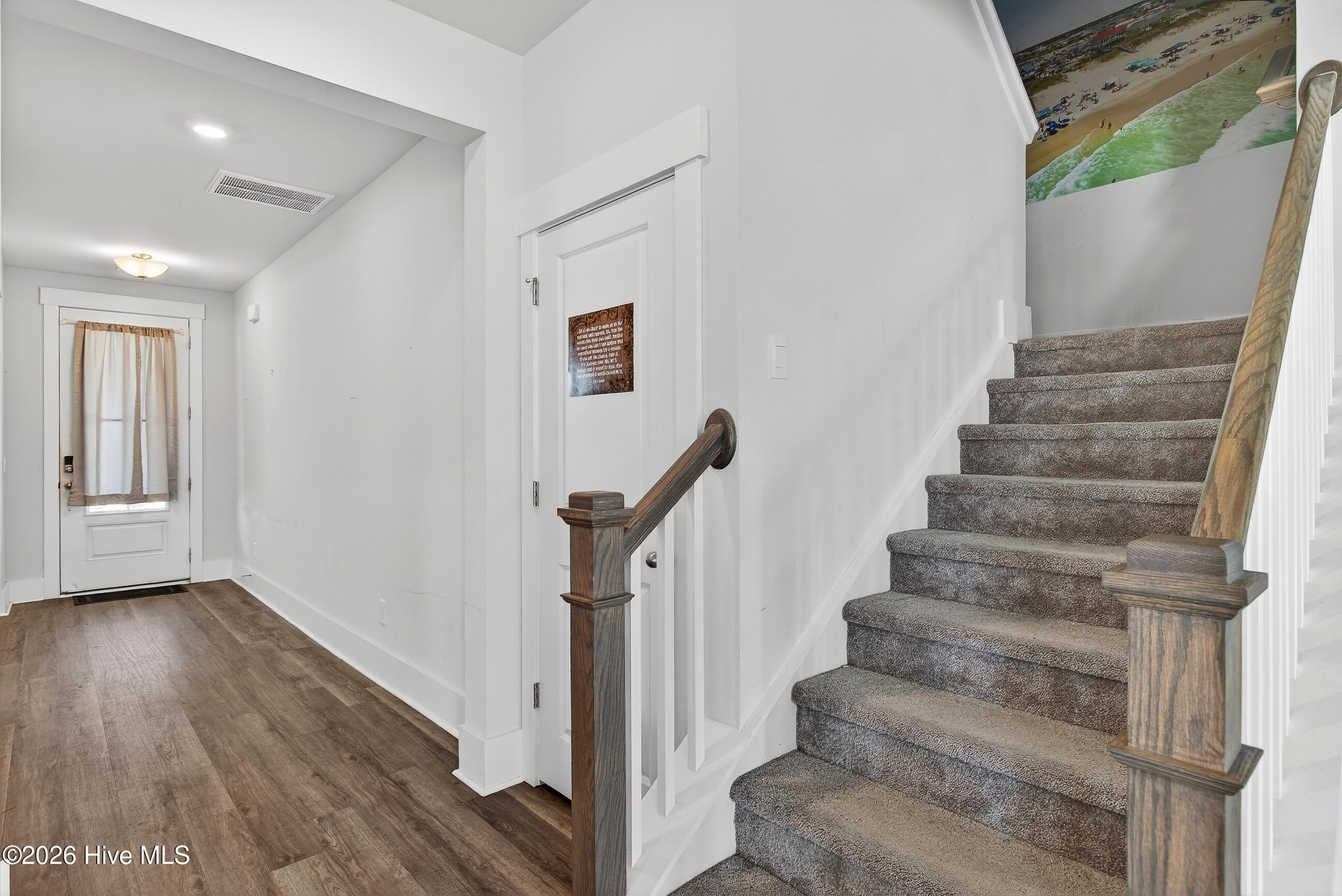 100562983 | Photo 17