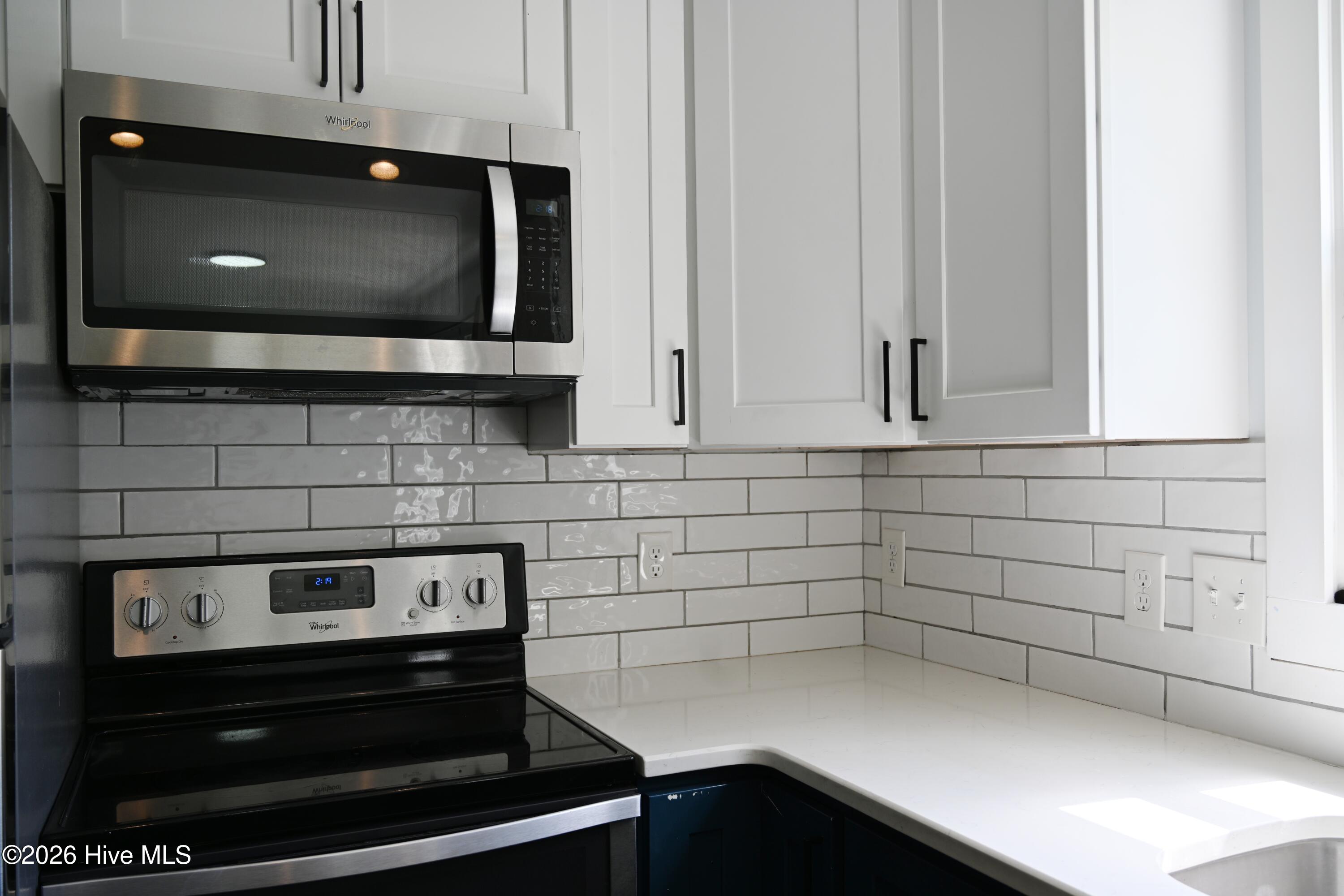 100570662 | Photo 51