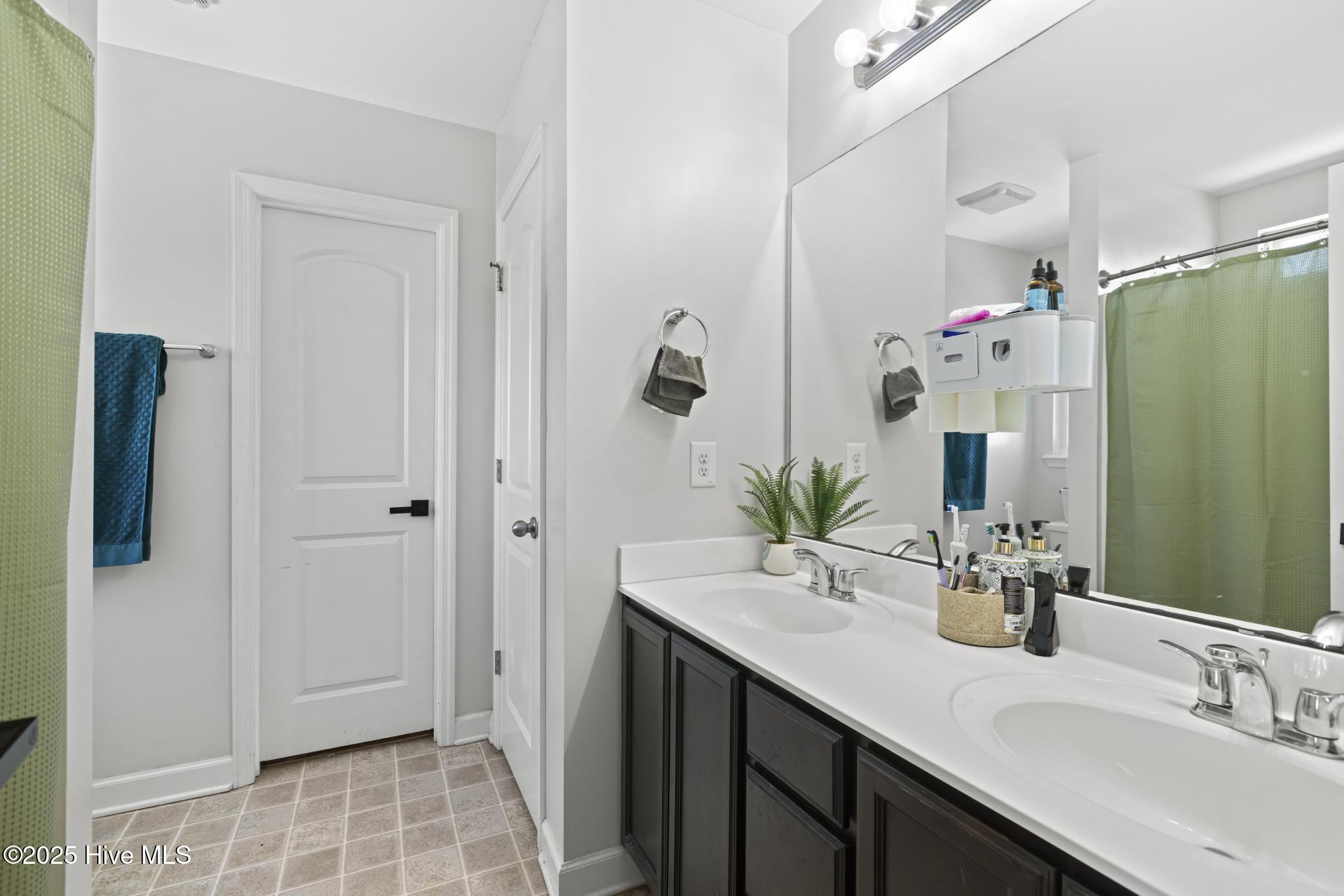 100541316 | Photo 13