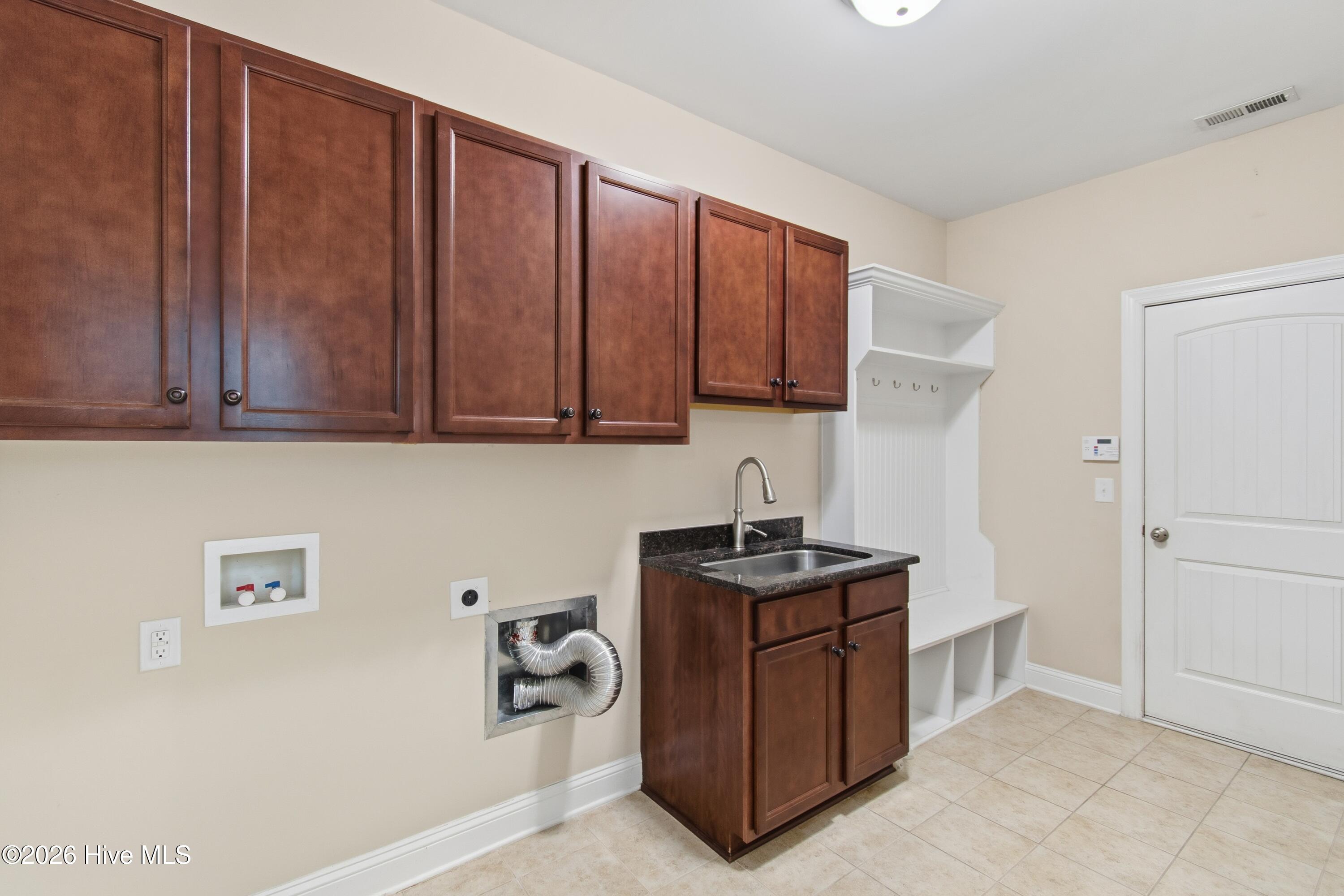 100549174 | Photo 28