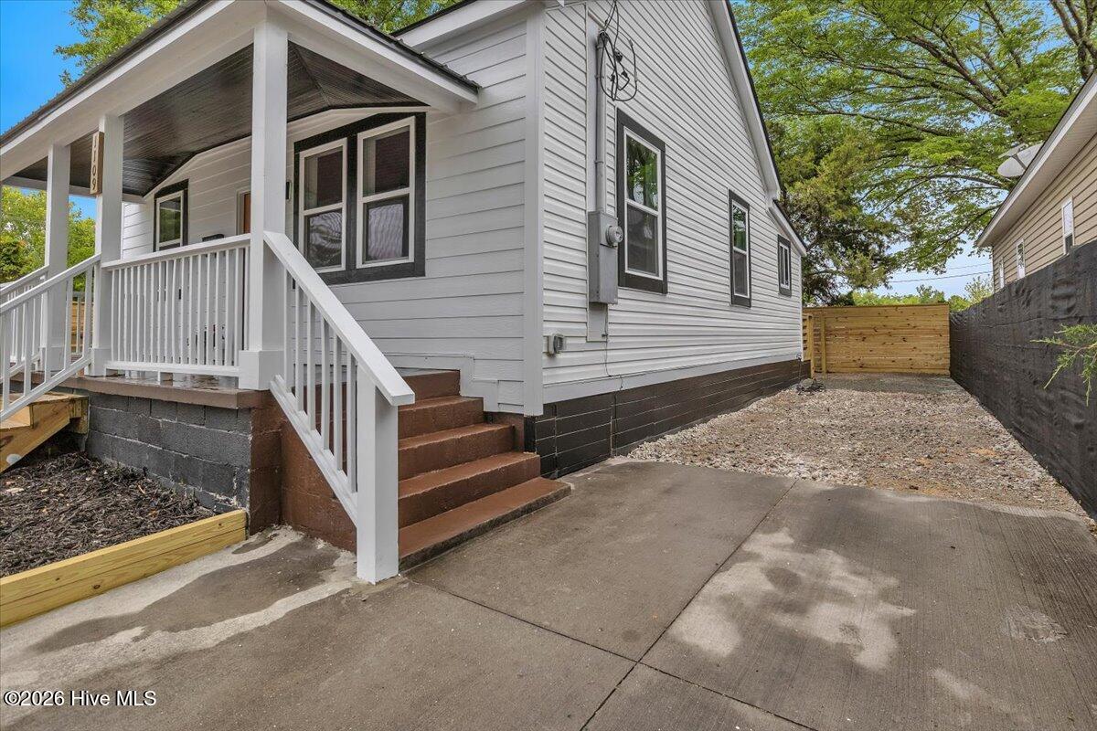 100570167 | Photo 29