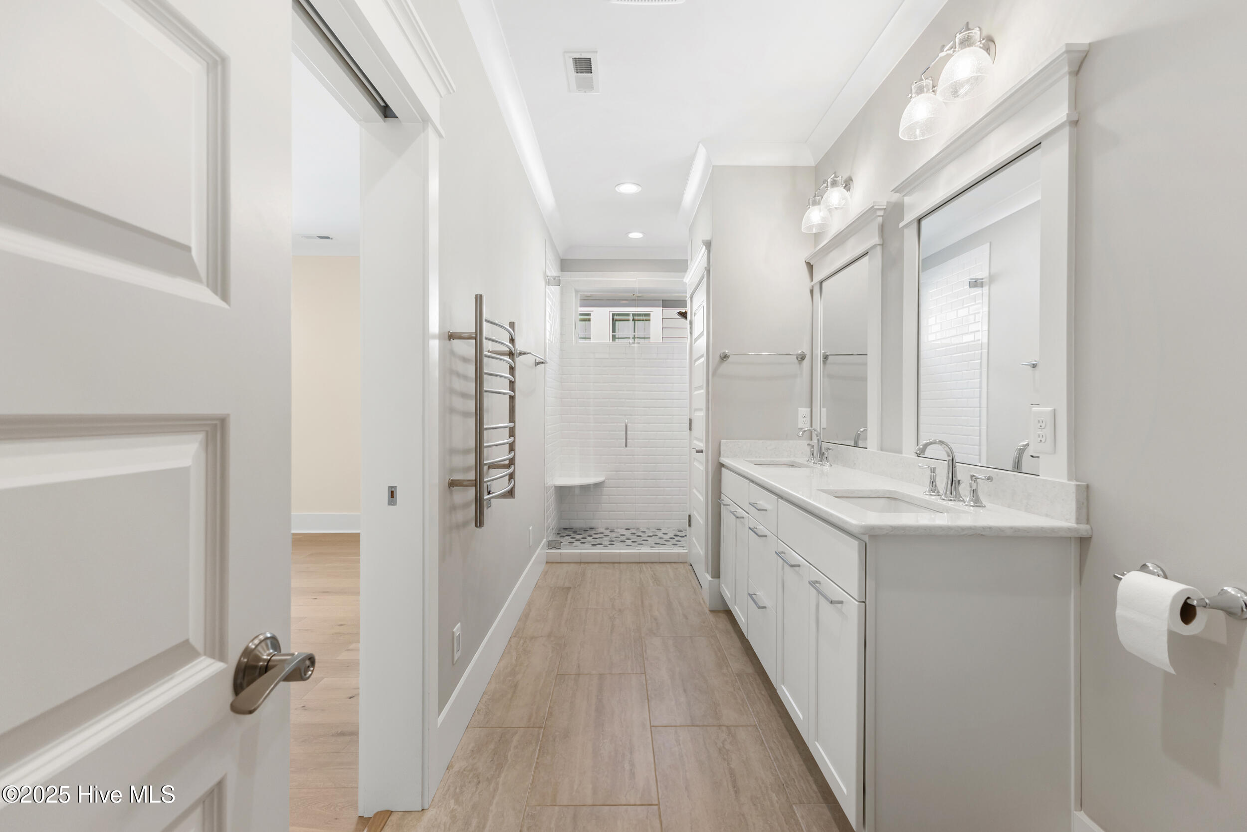 100535952 | Photo 68