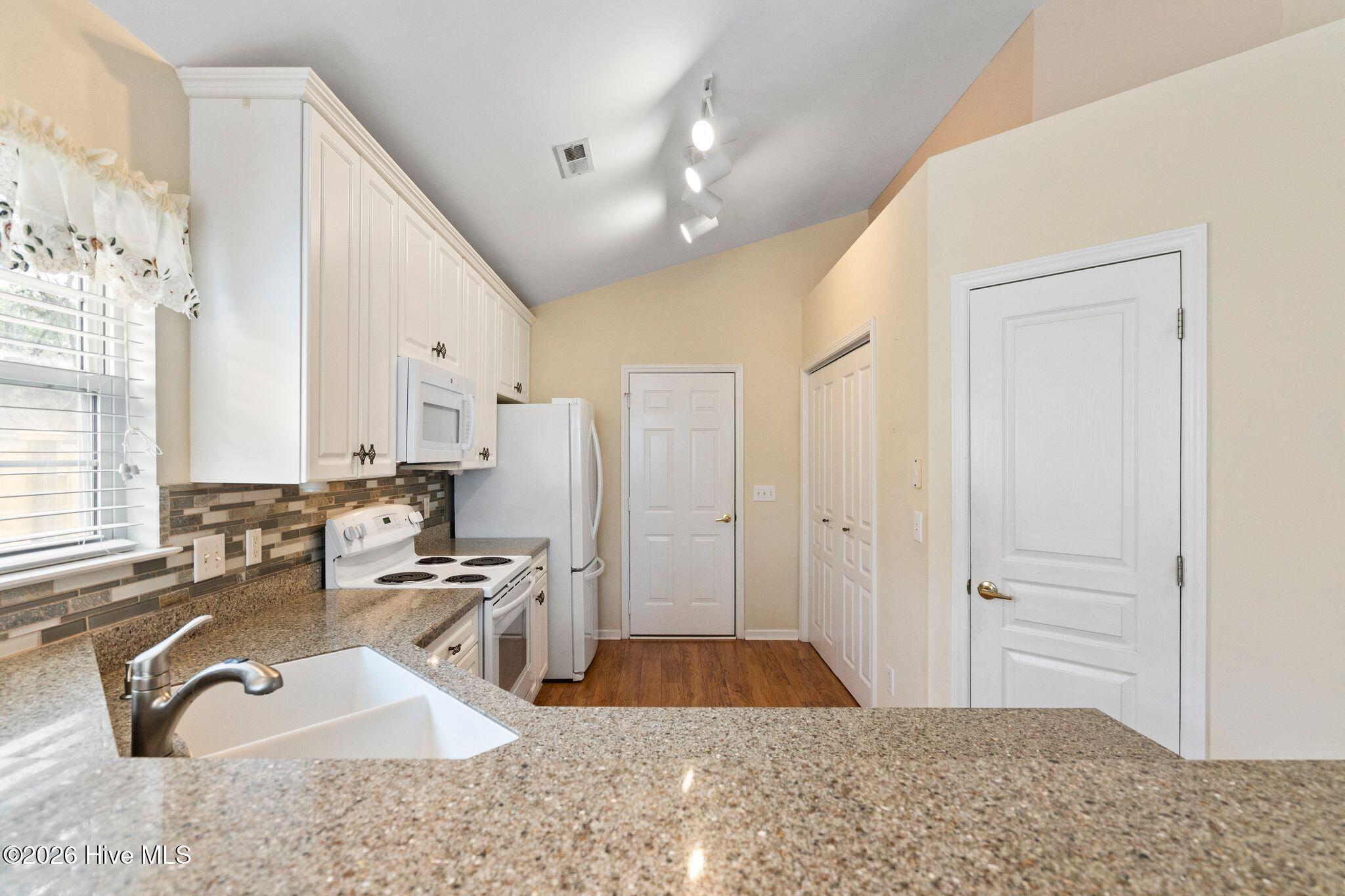 100558040 | Photo 19