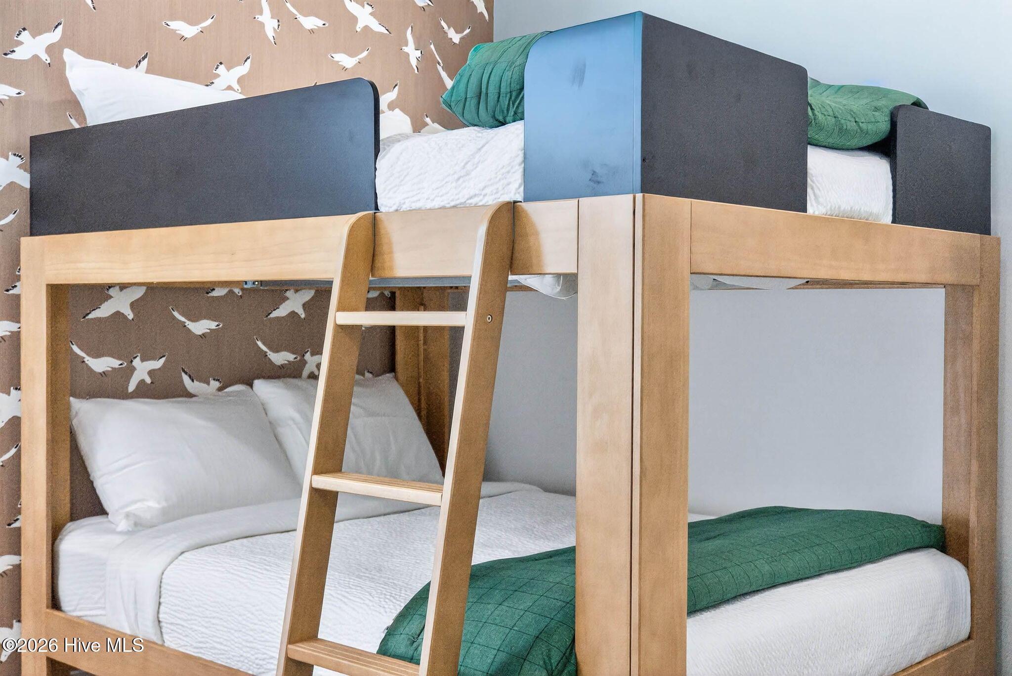 100543300 | Photo 81