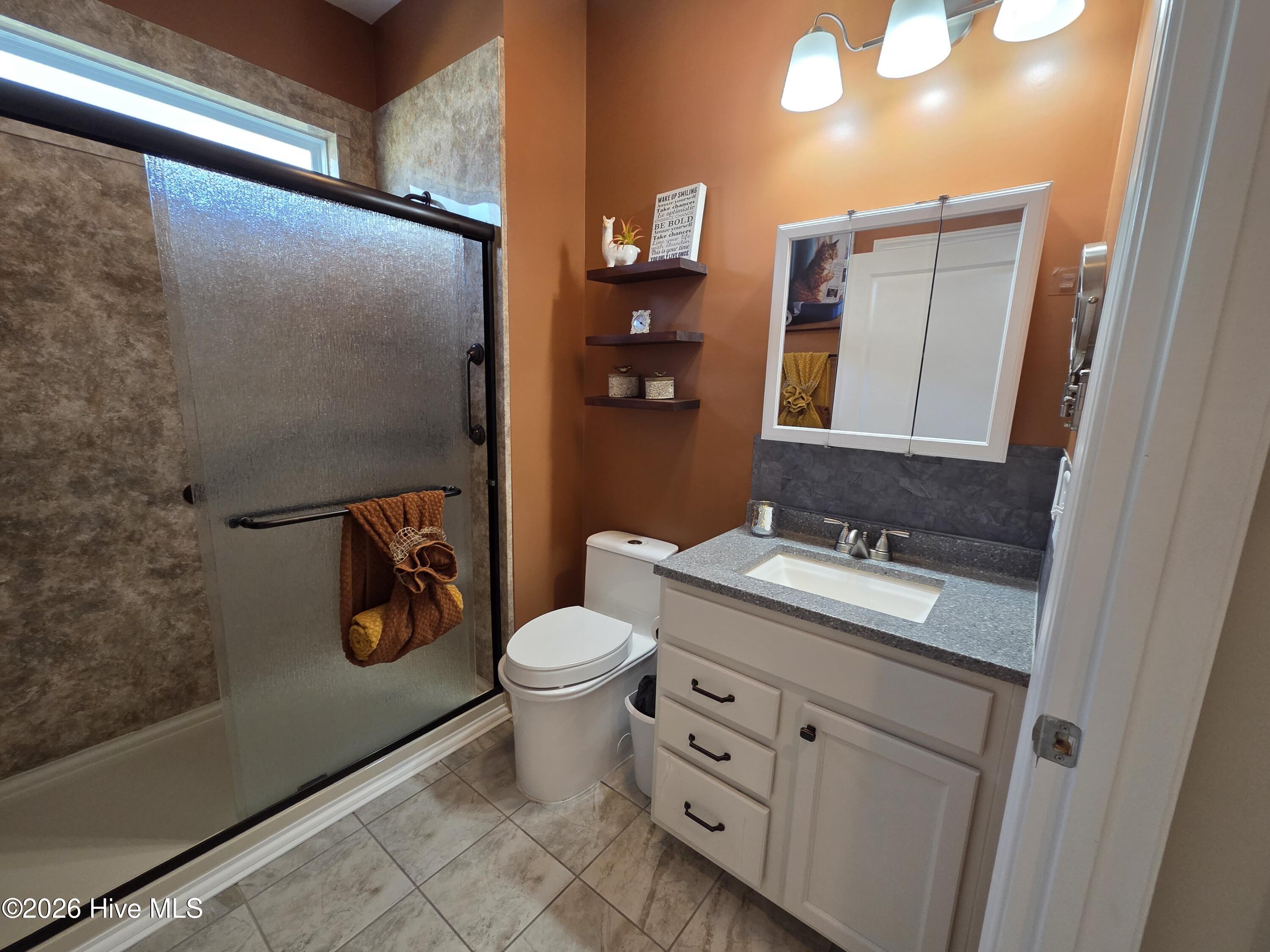 100566407 | Photo 33