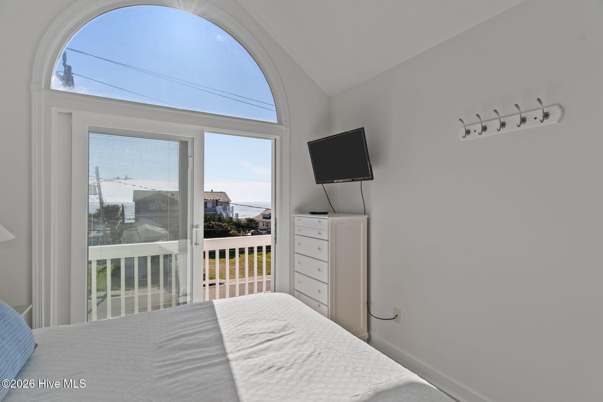 100563044 | Photo 36