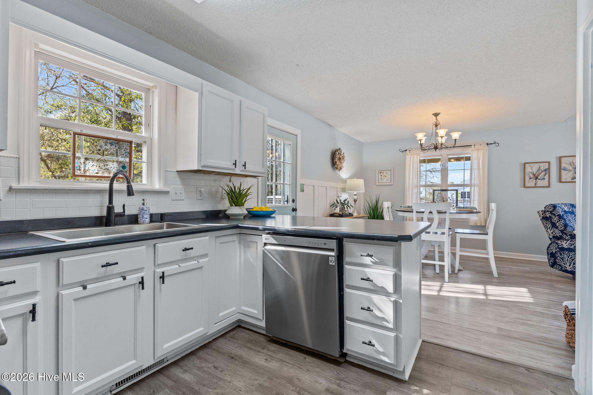 100561446 | Photo 10