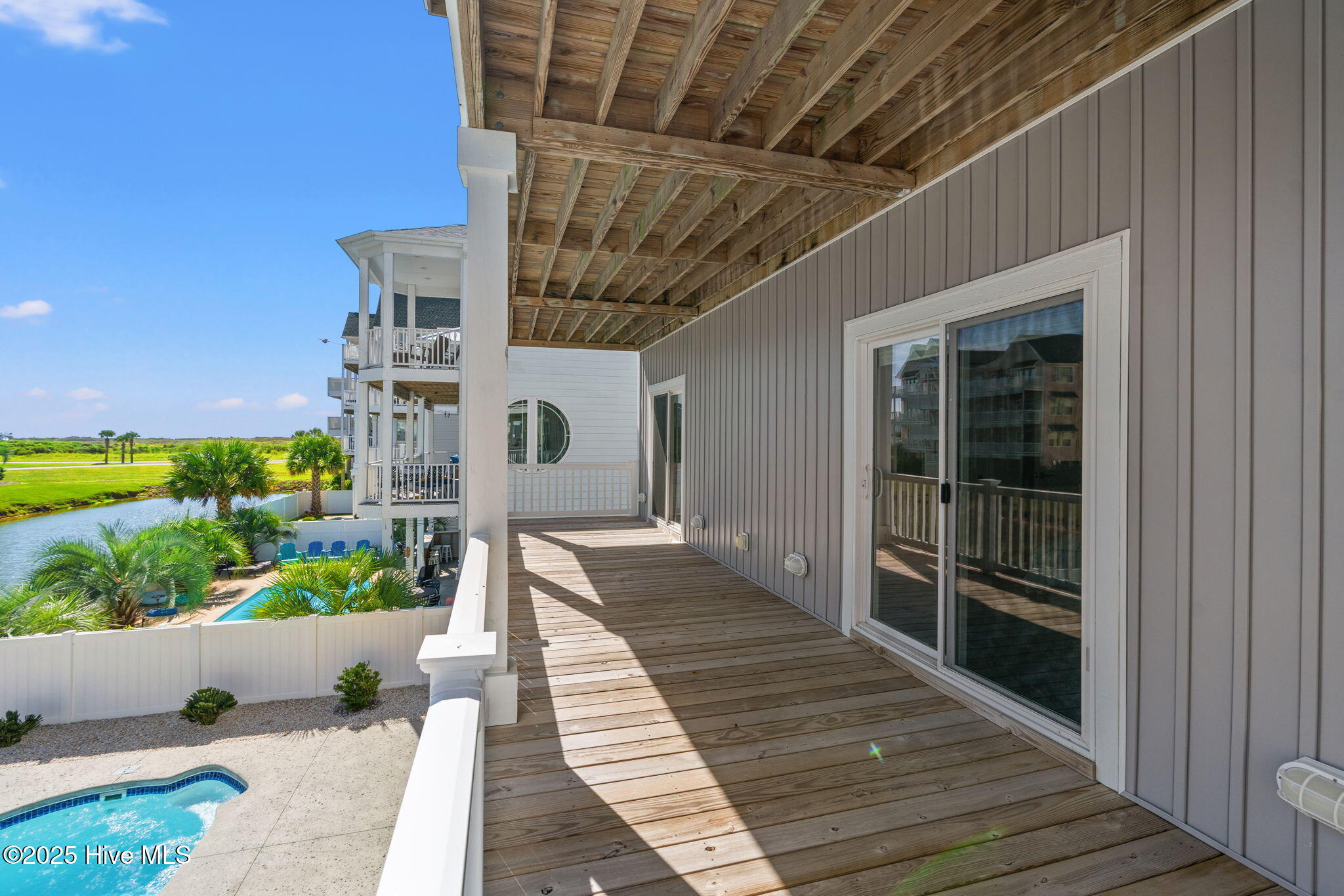 100535074 | Photo 38