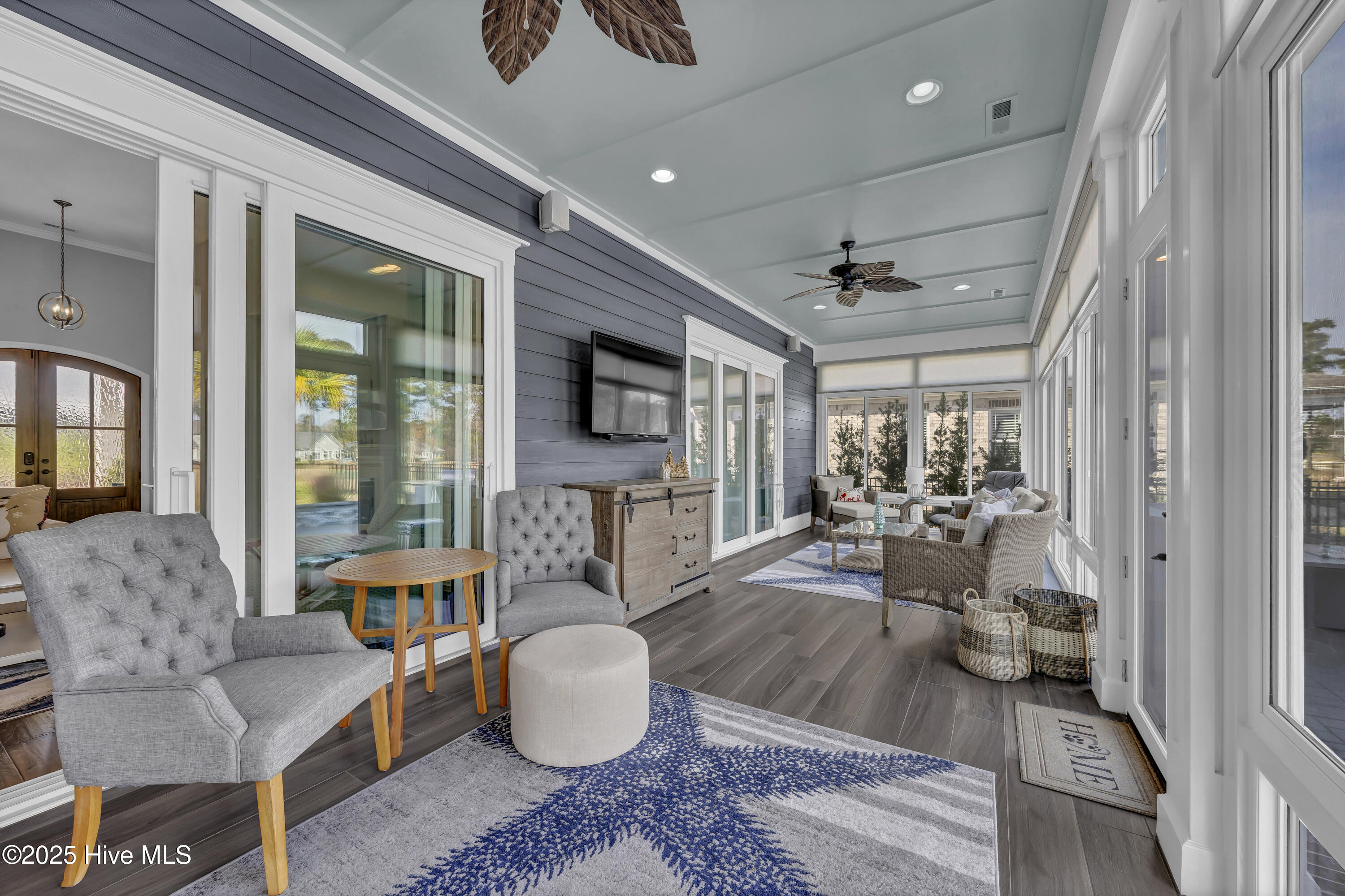 100546758 | Photo 15