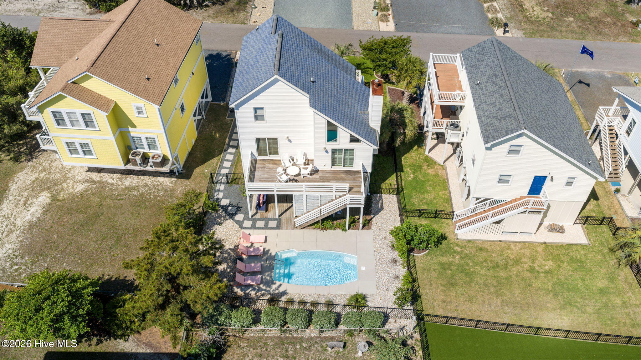 100568335 | Photo 30